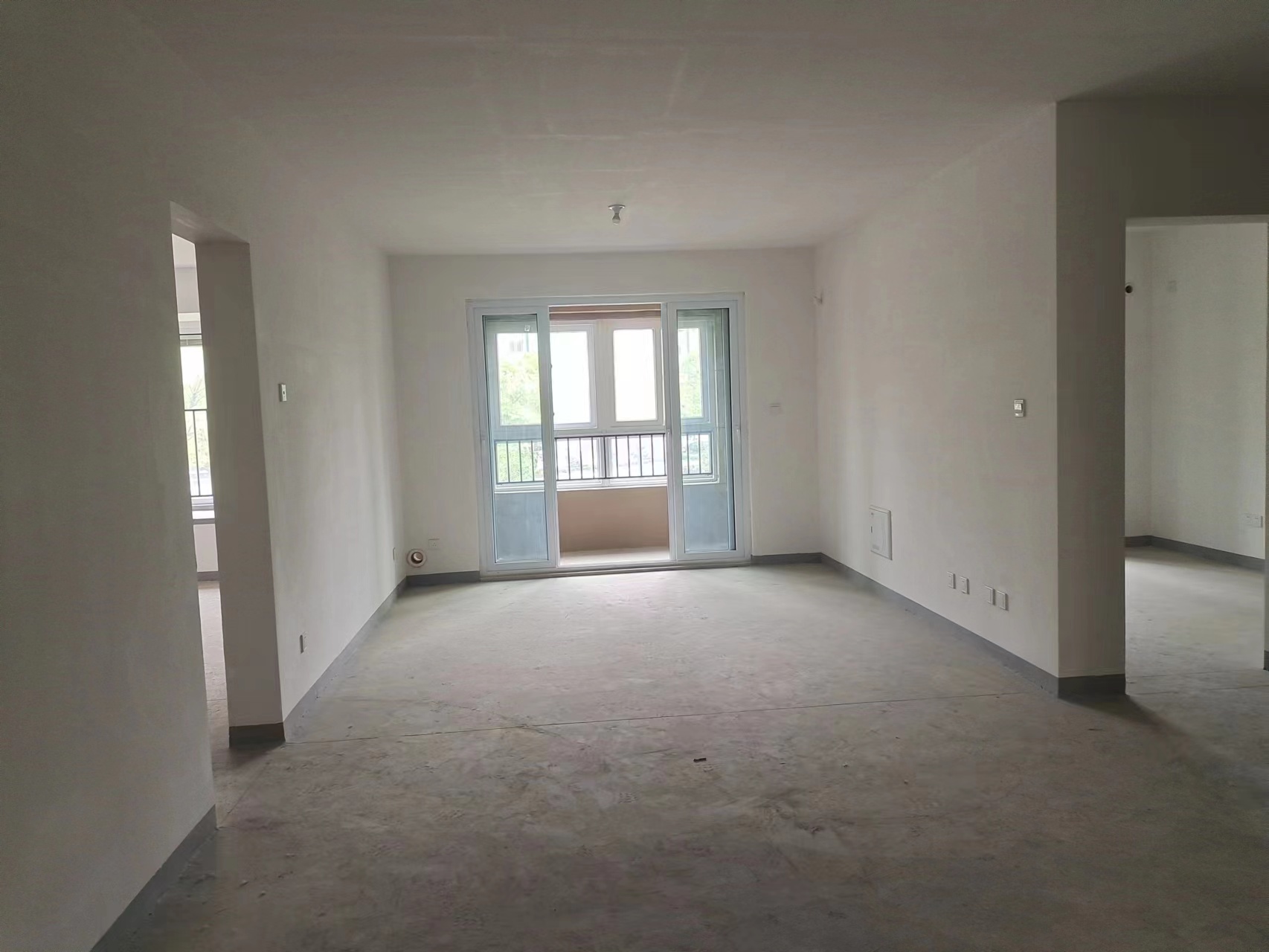 金地繁茂里 4室2厅2卫 122m²