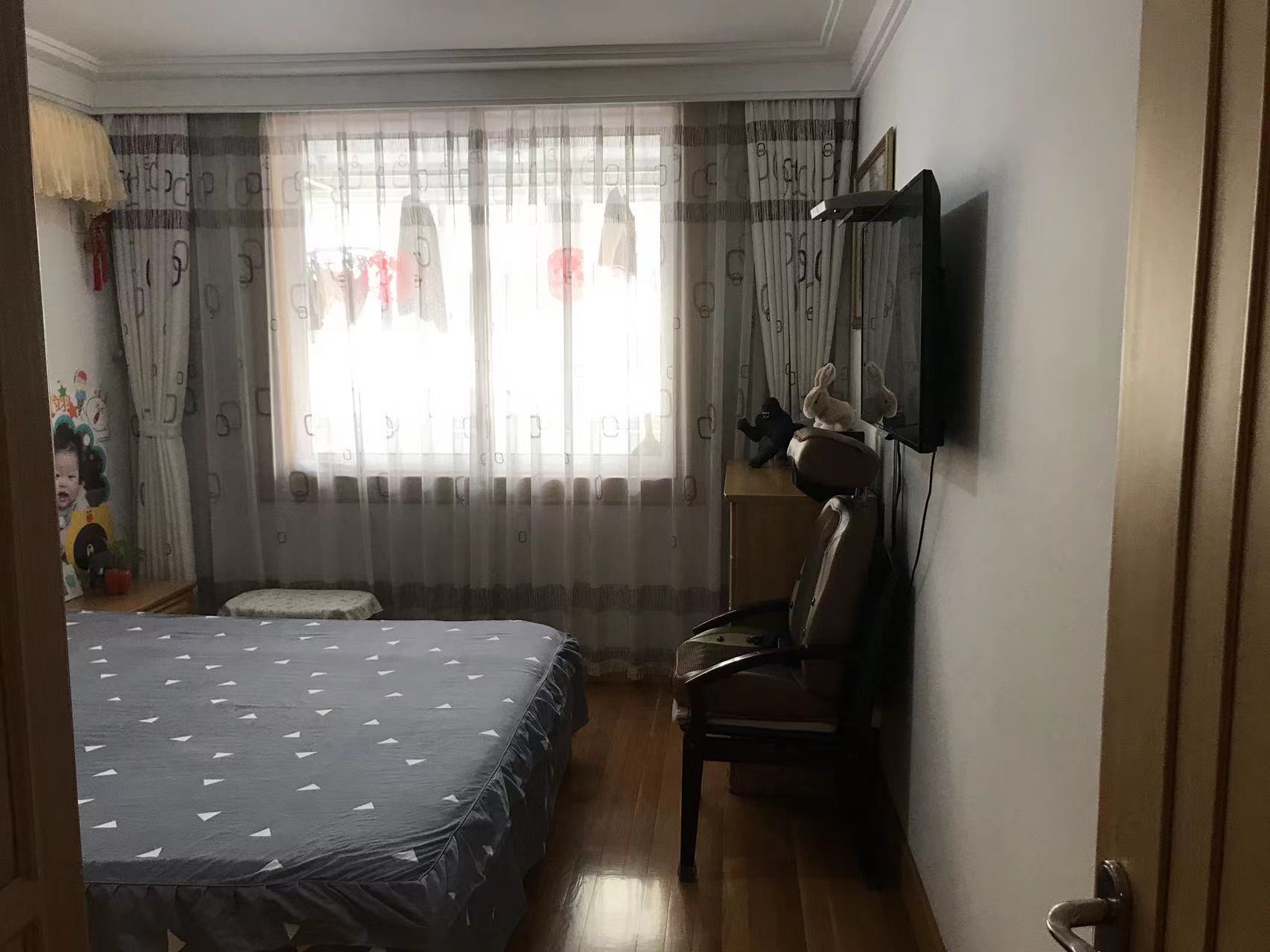 外滩小区 3室2厅1卫 112m&sup2;