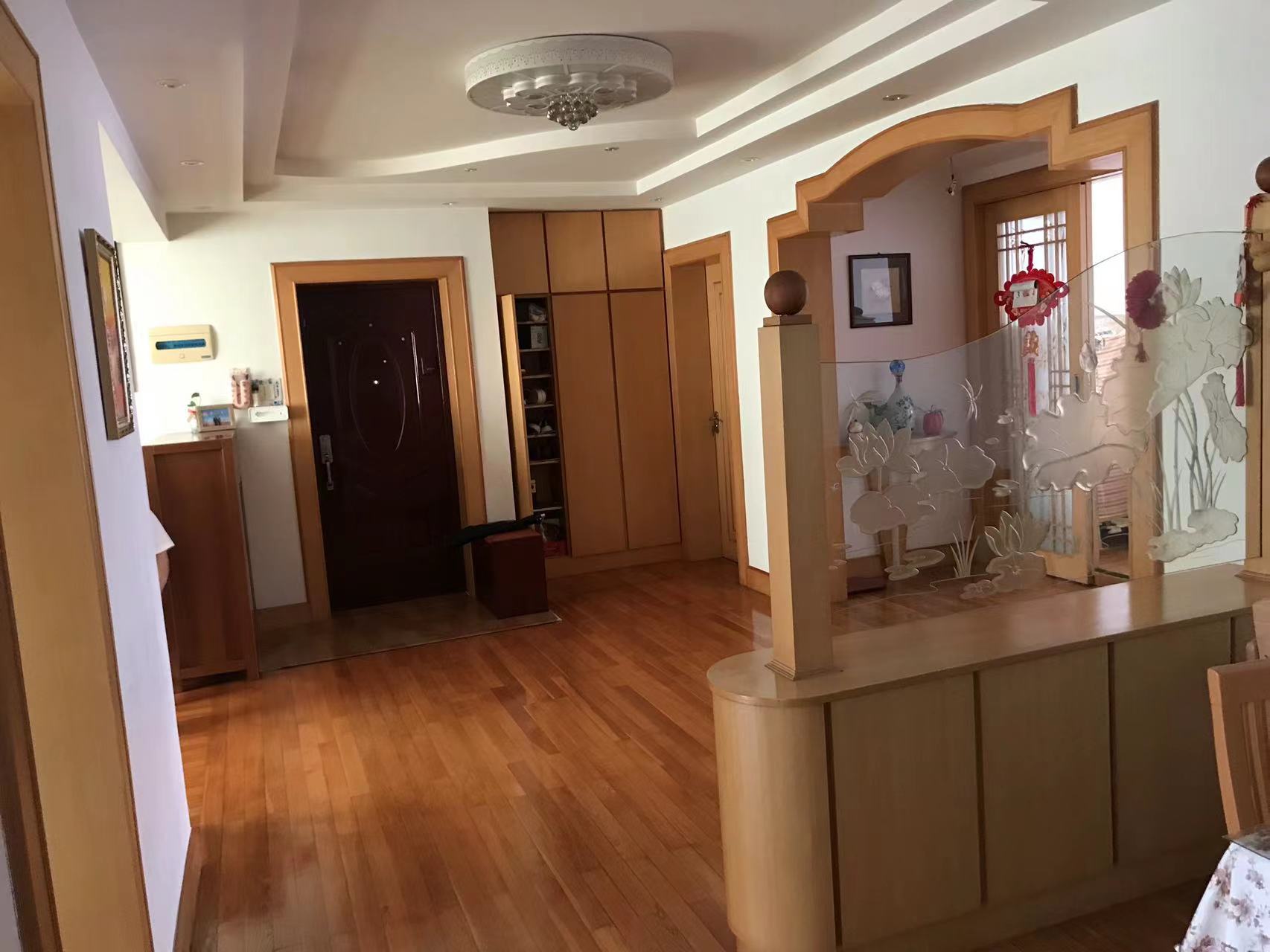 外滩小区 3室2厅1卫 112m&sup2;
