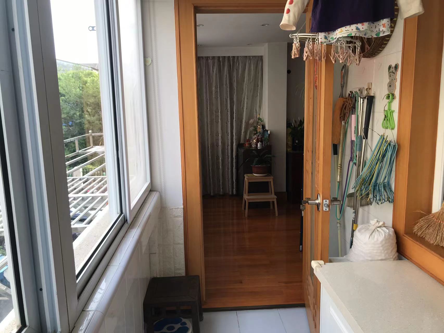 外滩小区 3室2厅1卫 112m&sup2;