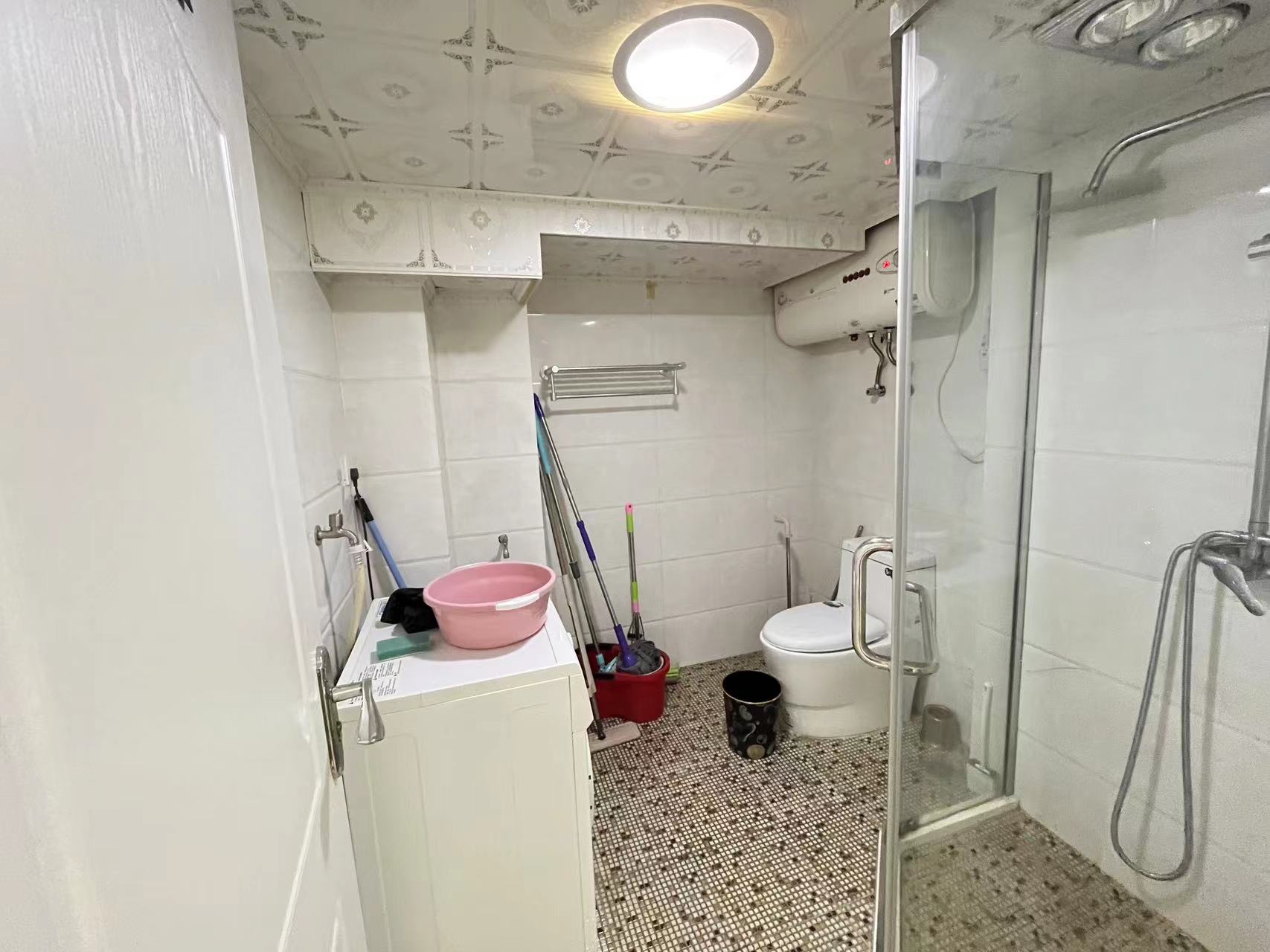 鸿运大厦 3室2厅2卫 141.00m&sup2;