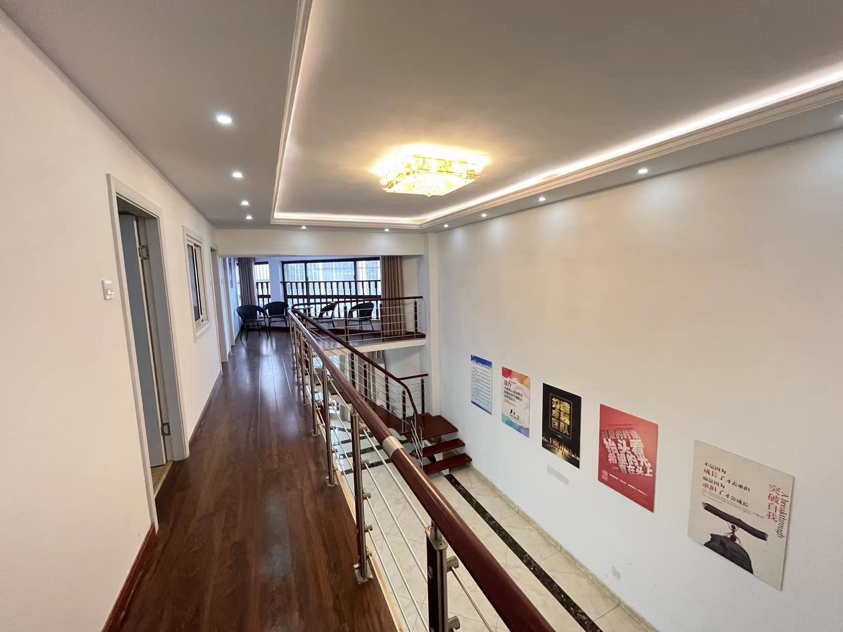 鸿运大厦 3室2厅2卫 141.00m&sup2;