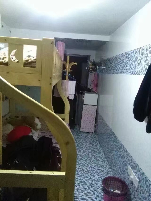 学林东苑 5室2厅3卫 142.00m&sup2;