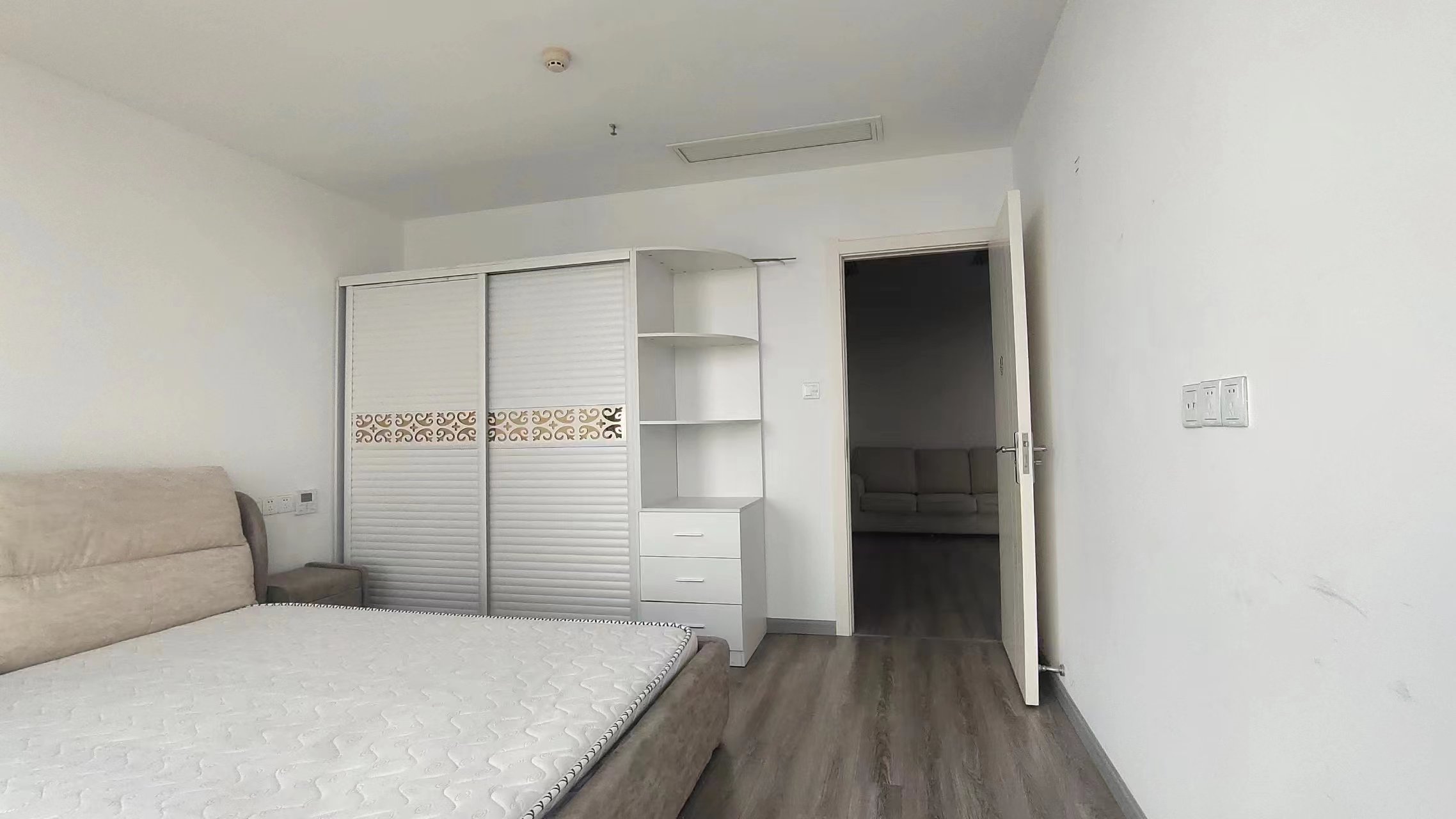 凤凰文化广场 2室2厅1卫 118m&sup2;