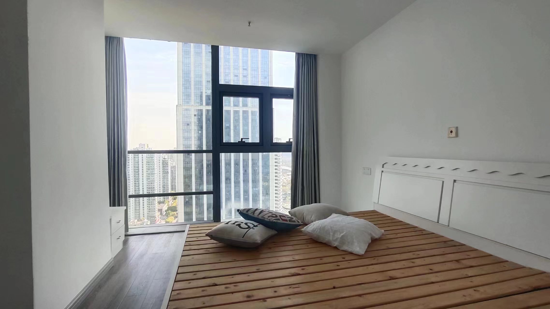 凤凰文化广场 2室2厅1卫 118m&sup2;