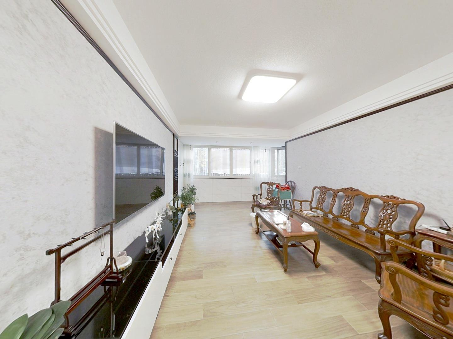光明东村 3室1厅1卫 145m&sup2;