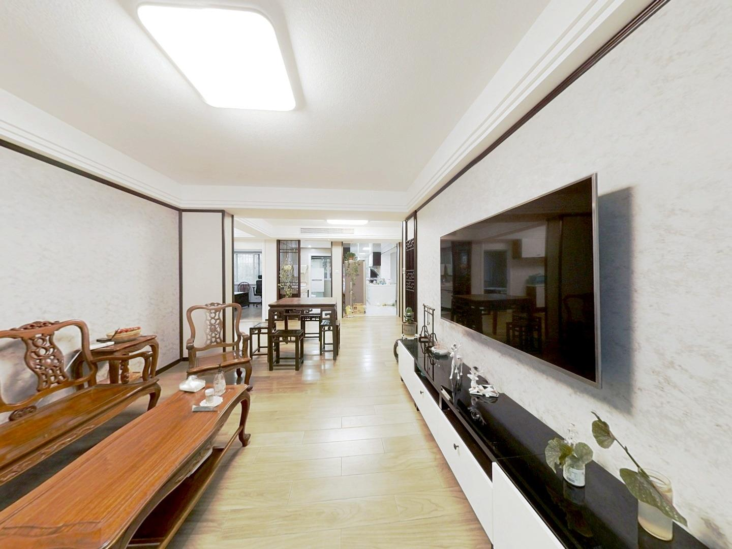 光明东村 3室1厅1卫 145m&sup2;