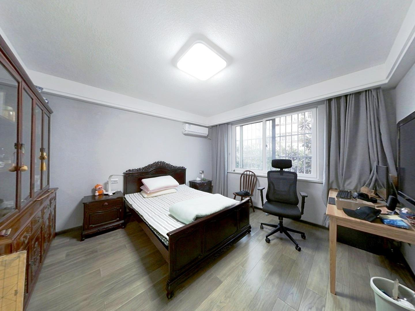 光明东村 3室1厅1卫 145m&sup2;