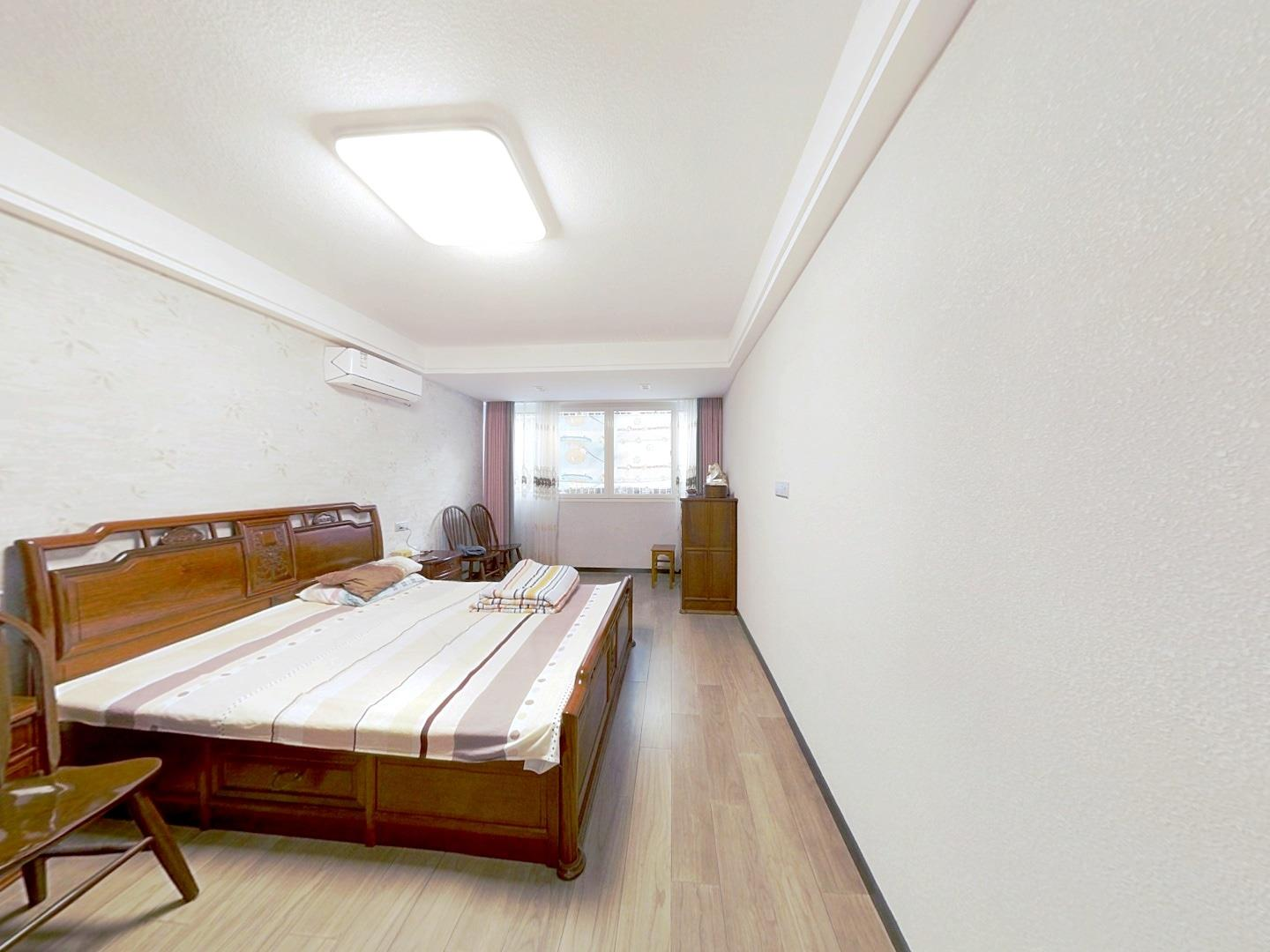 光明东村 3室1厅1卫 145m&sup2;