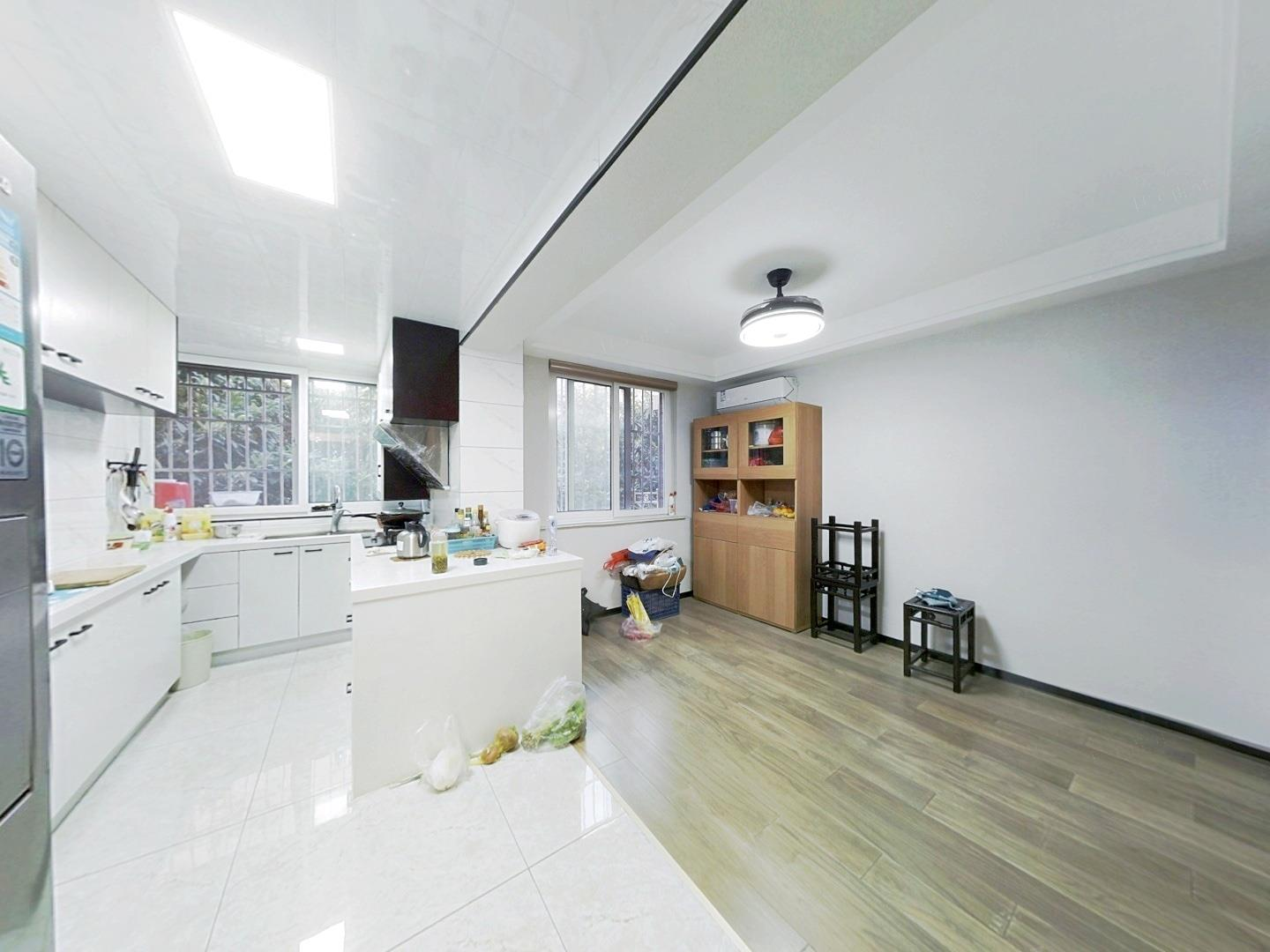 光明东村 3室1厅1卫 145m&sup2;
