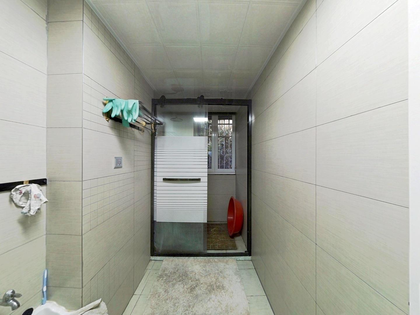 光明东村 3室1厅1卫 145m&sup2;
