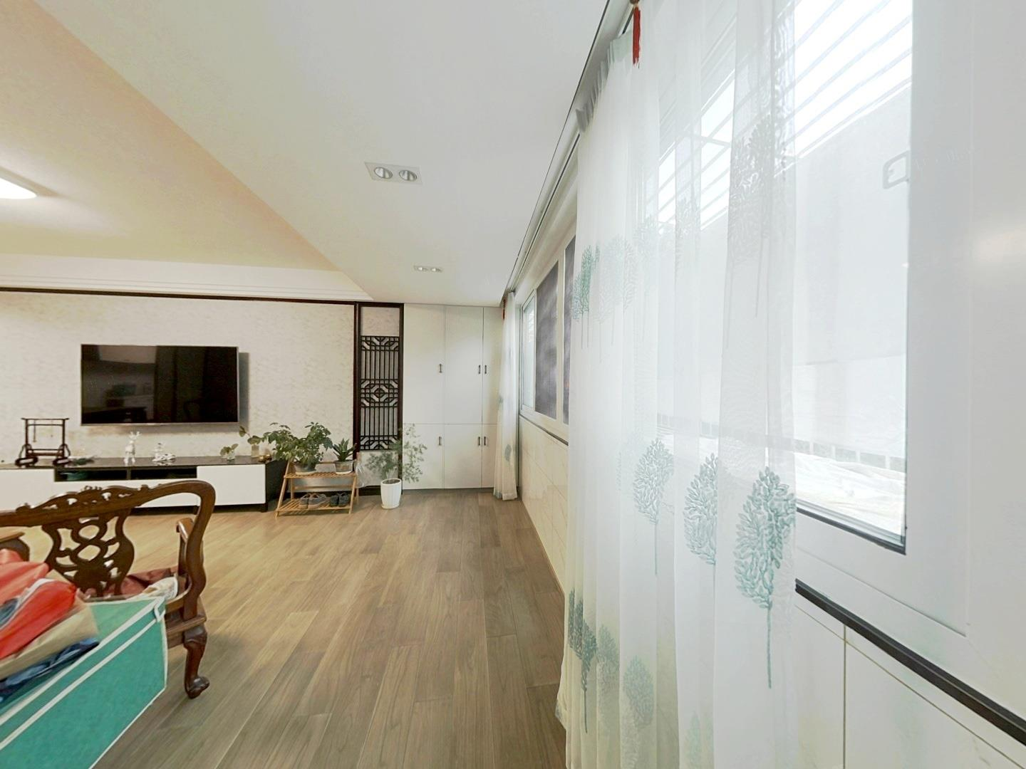 光明东村 3室1厅1卫 145m&sup2;