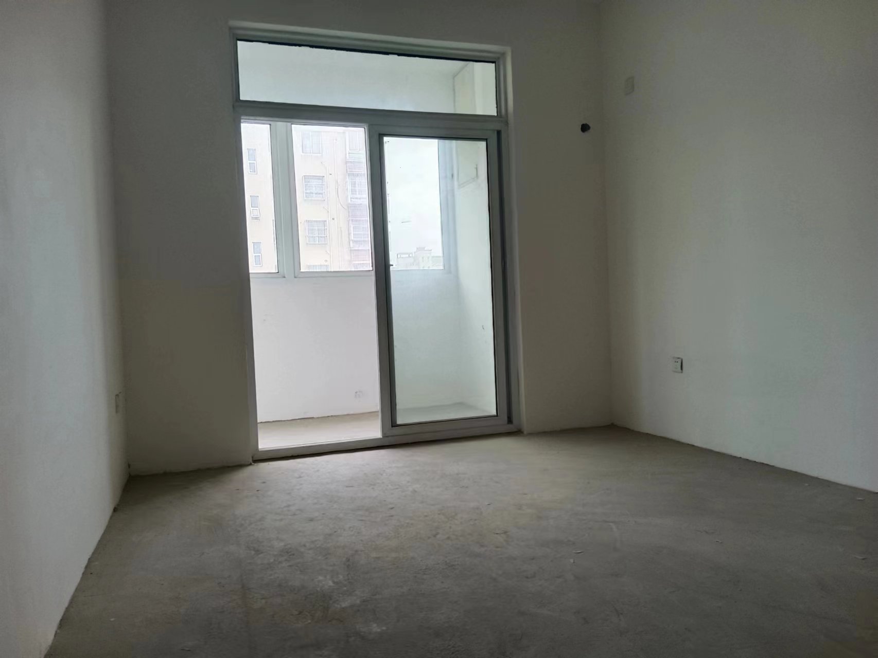 天霞苑 4室2厅2卫 136m&sup2;