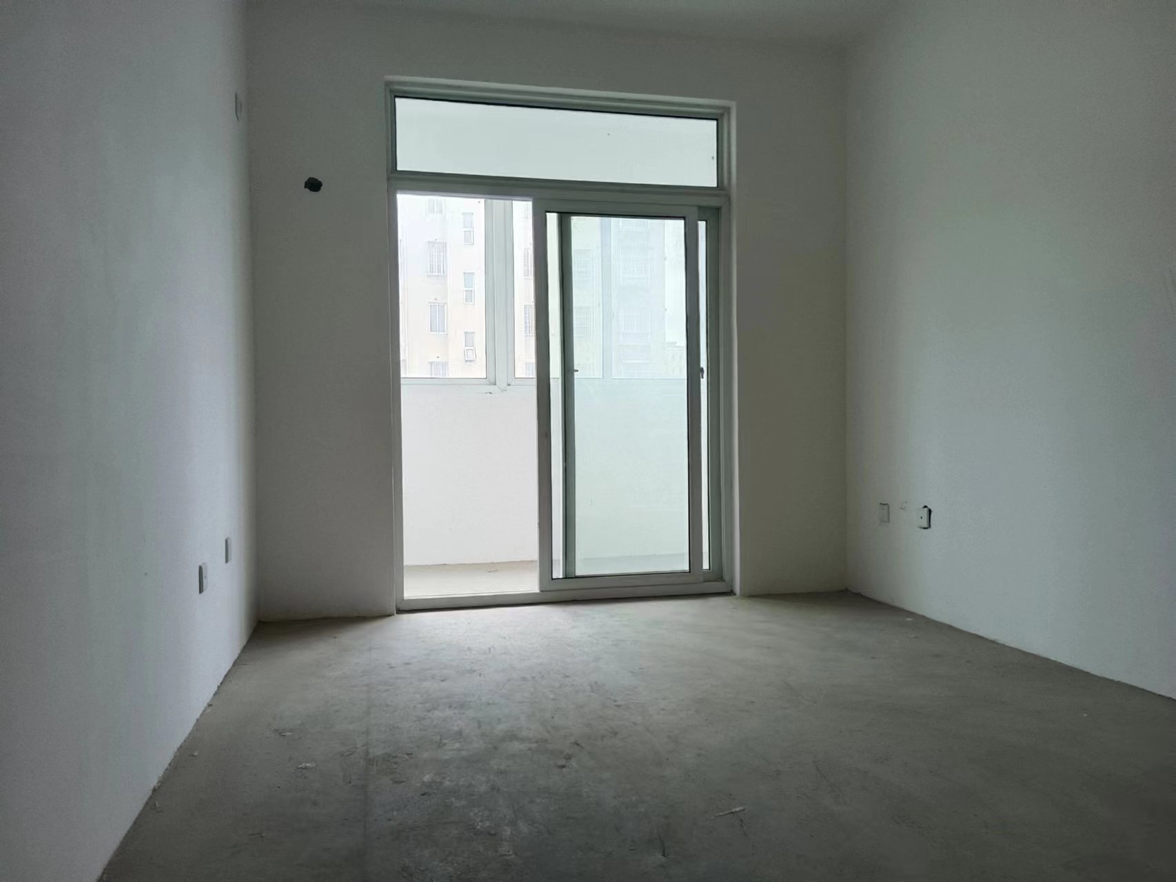天霞苑 4室2厅2卫 136m&sup2;