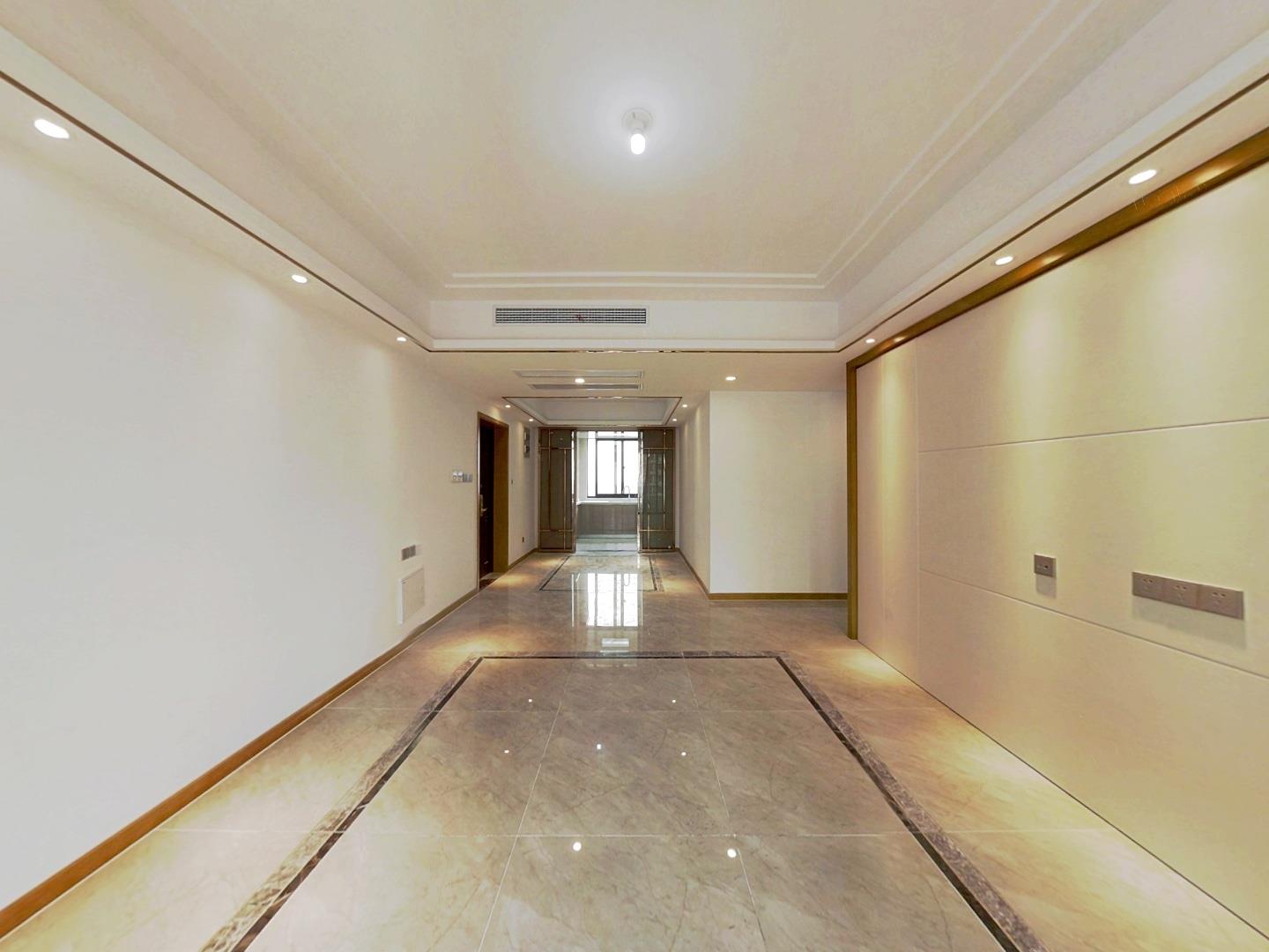 中南世纪花城三期 4室2厅2卫 146m²