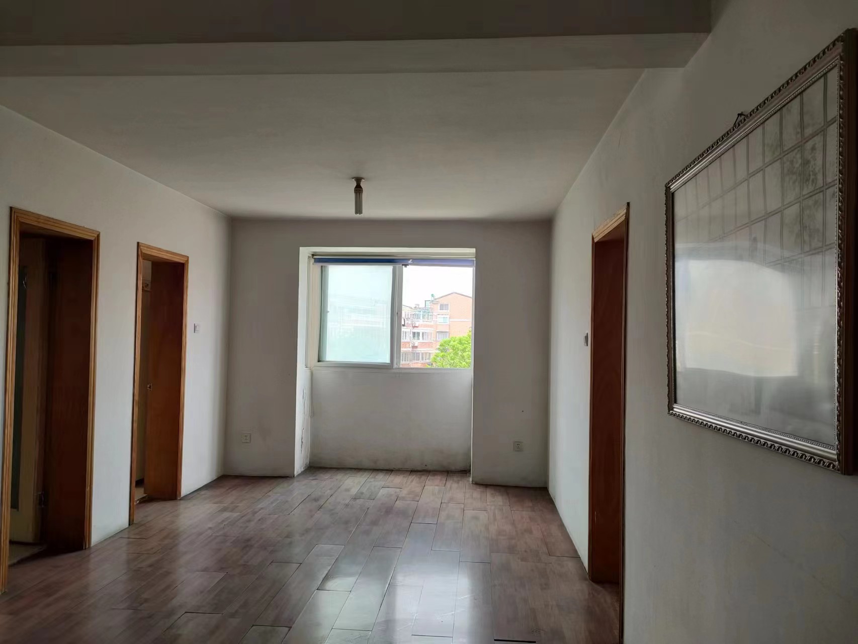 滨江花园 3室2厅1卫 130m²