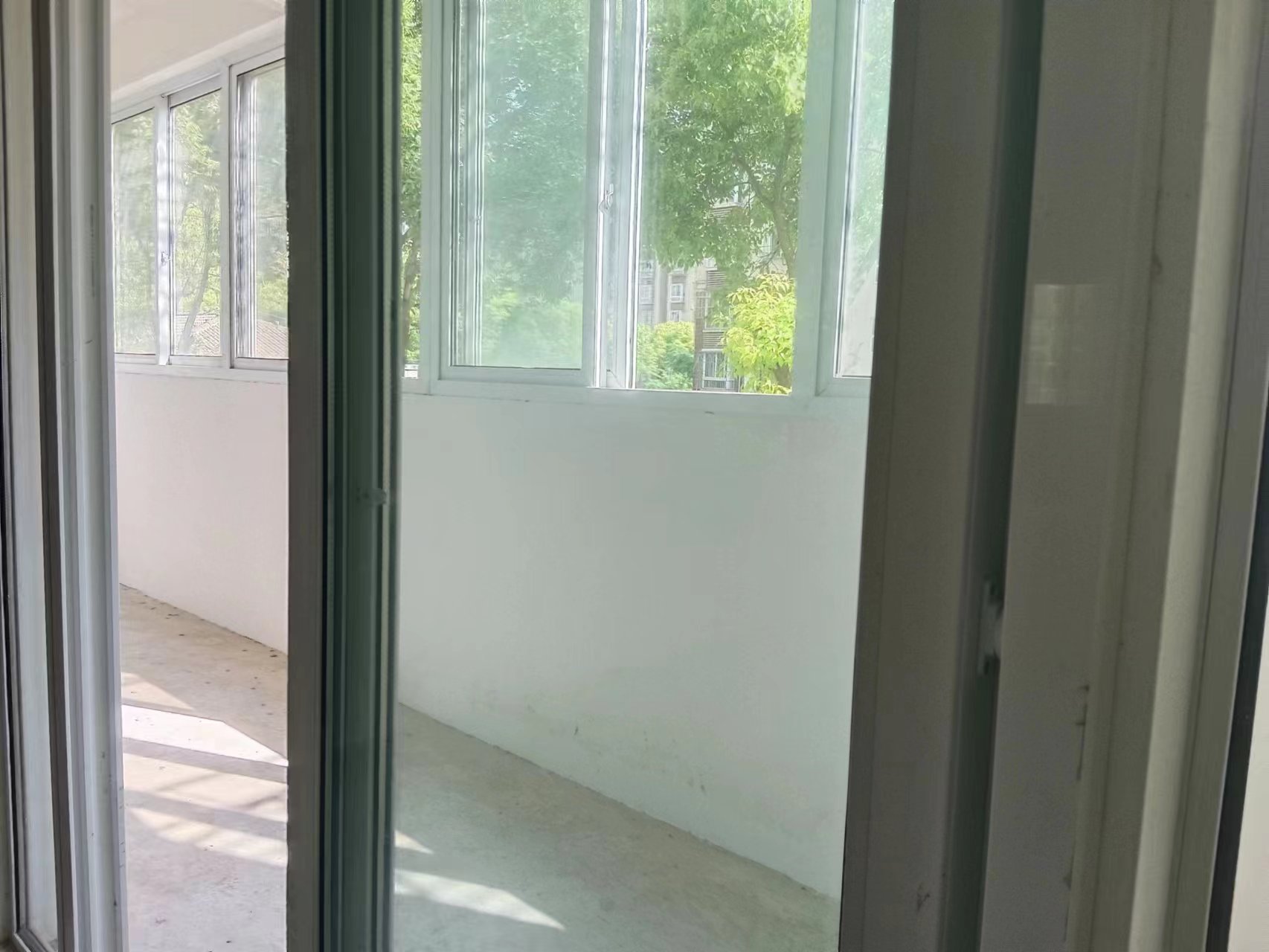 天霞苑 3室2厅2卫 131.8m&sup2;