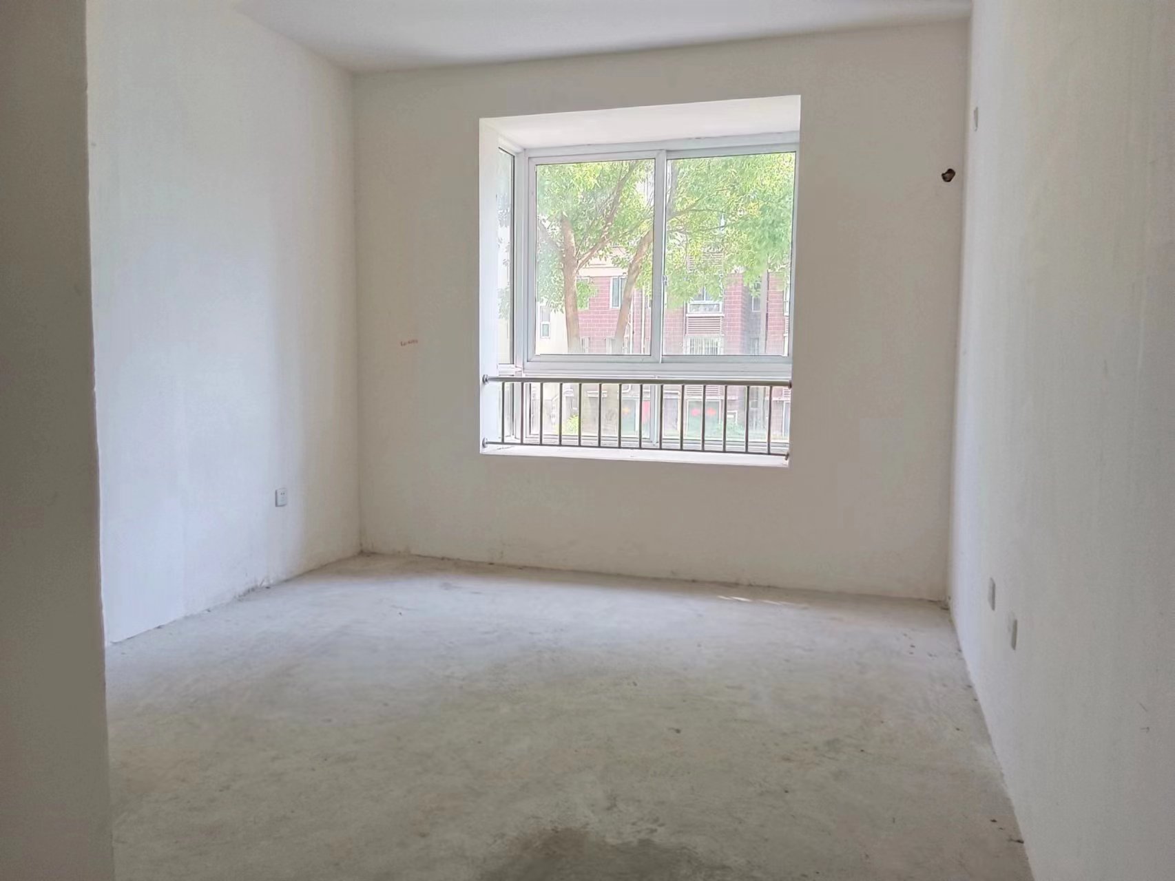 天霞苑 3室2厅2卫 131.8m&sup2;