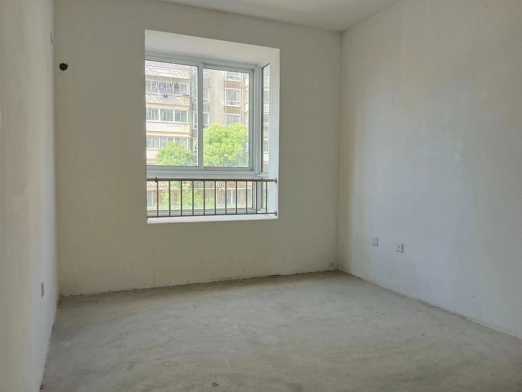 天霞苑 3室2厅2卫 131.8m&sup2;
