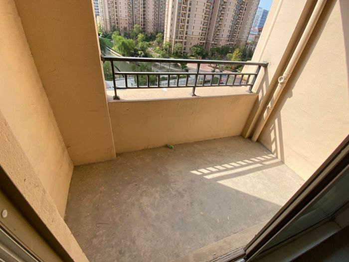 中南世纪花城三期 3室2厅2卫 148m&sup2;