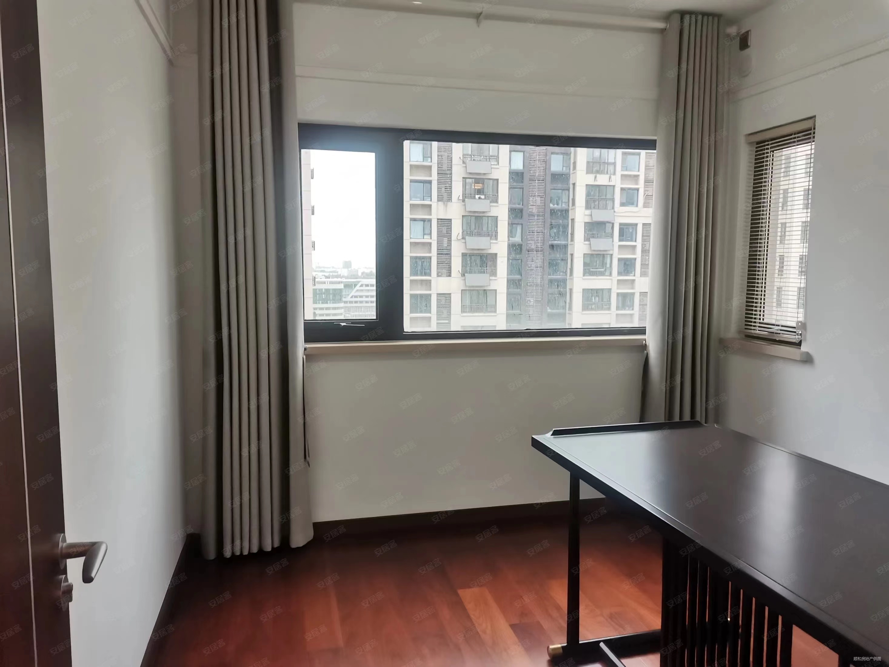 万科城市之光 4室2厅2卫 142m&sup2;