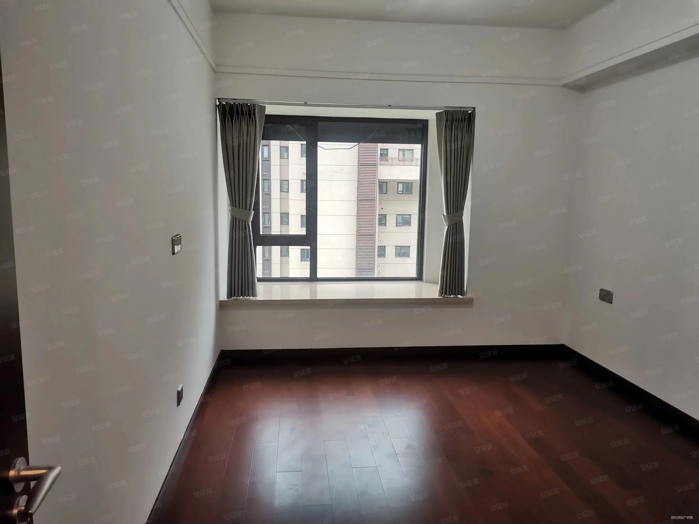 万科城市之光 4室2厅2卫 142m&sup2;