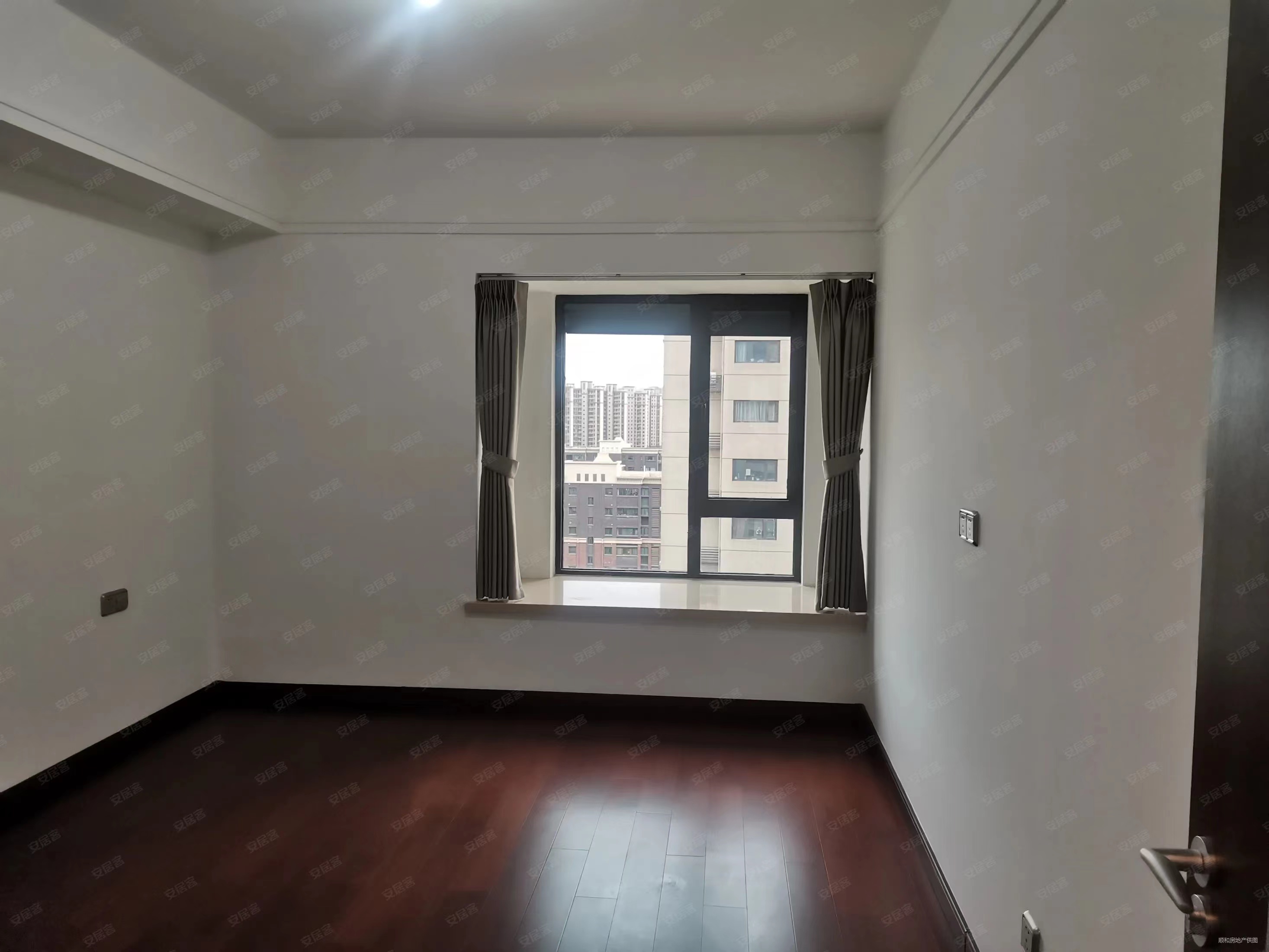 万科城市之光 4室2厅2卫 142m&sup2;
