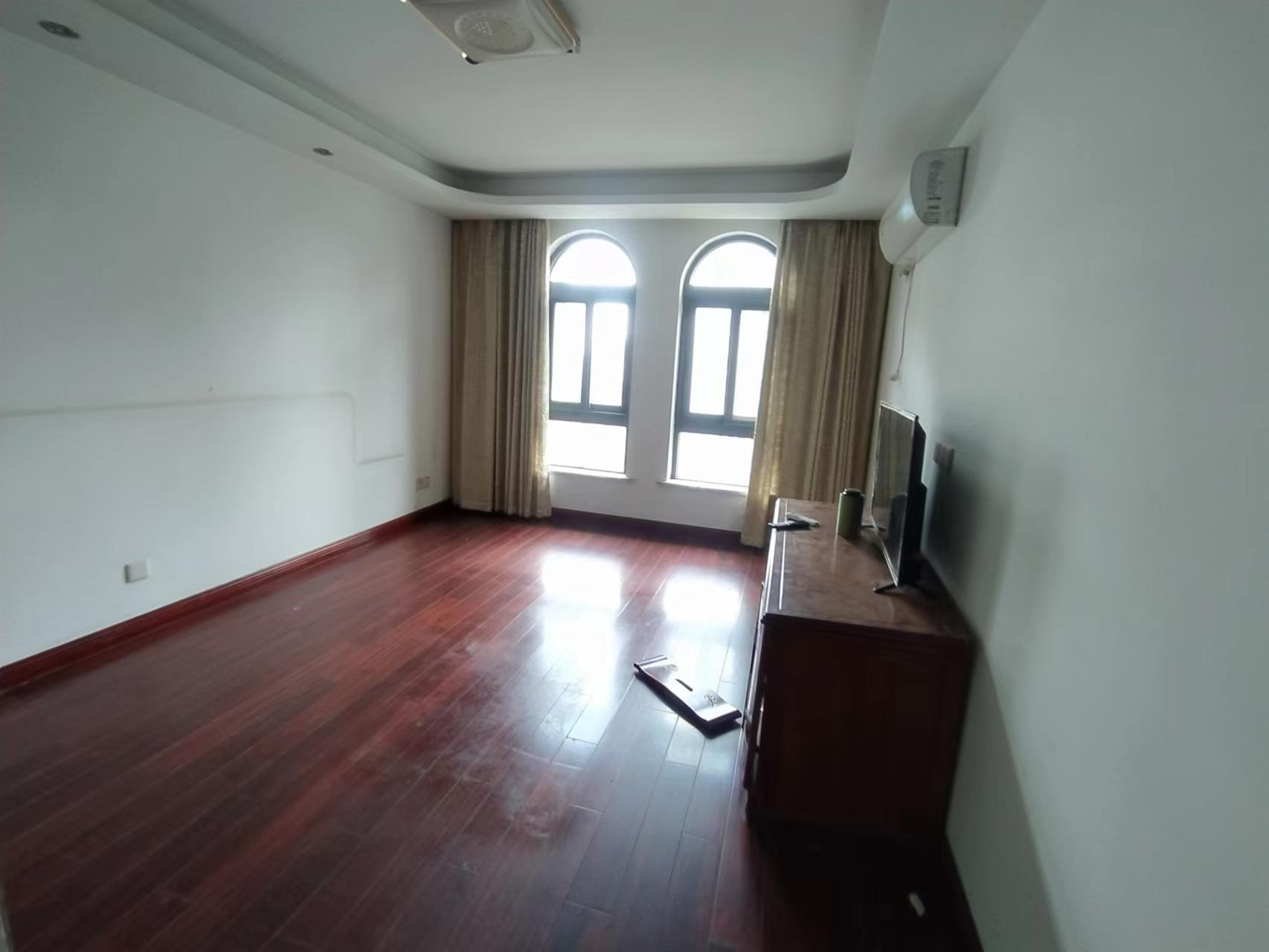 高迪晶城 3室2厅2卫 158m&sup2;