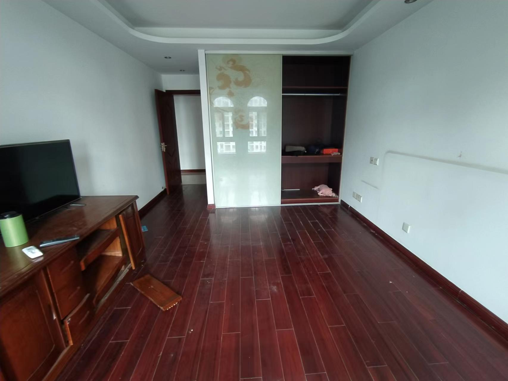 高迪晶城 3室2厅2卫 158m&sup2;