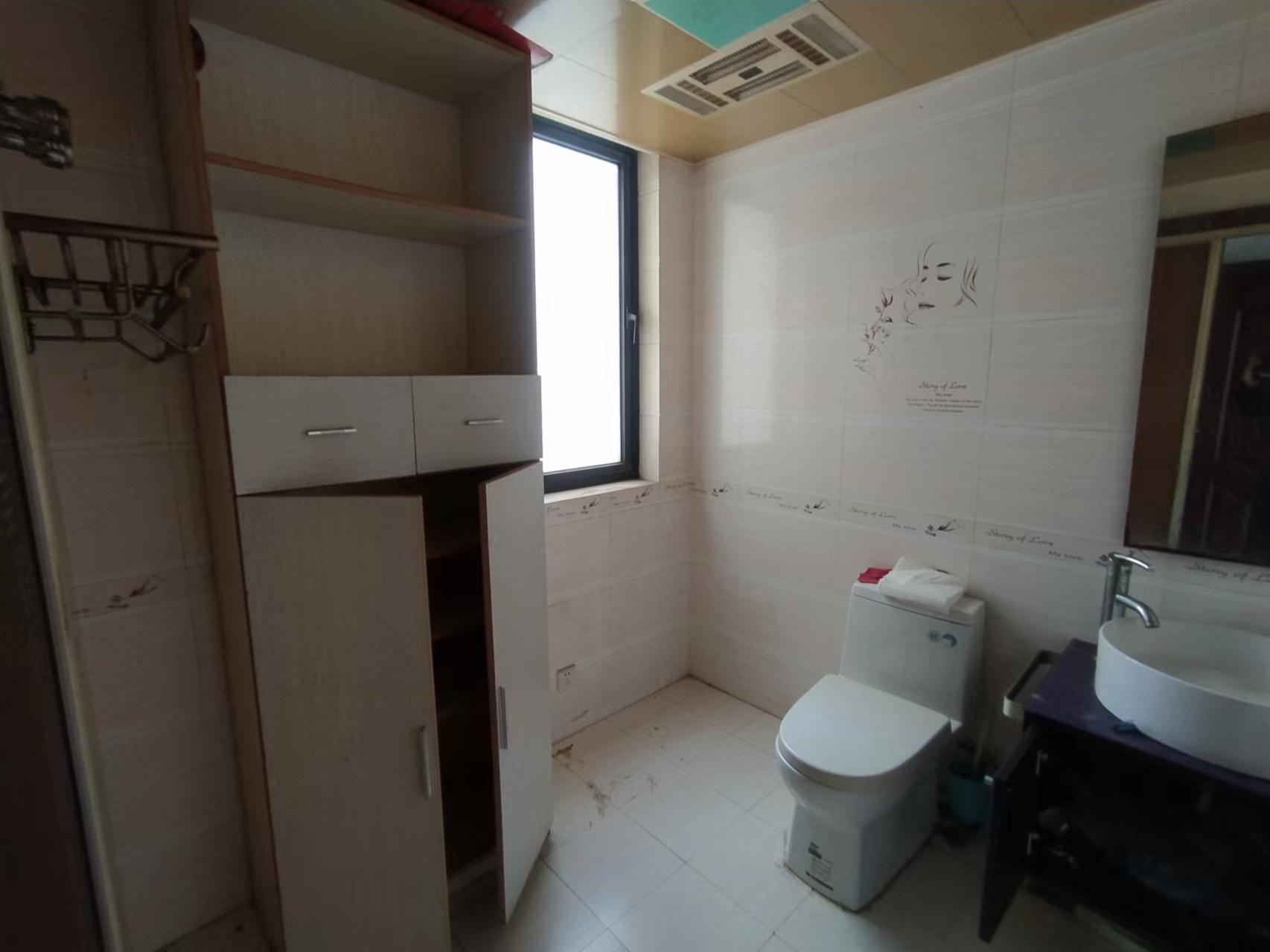 高迪晶城 3室2厅2卫 158m&sup2;