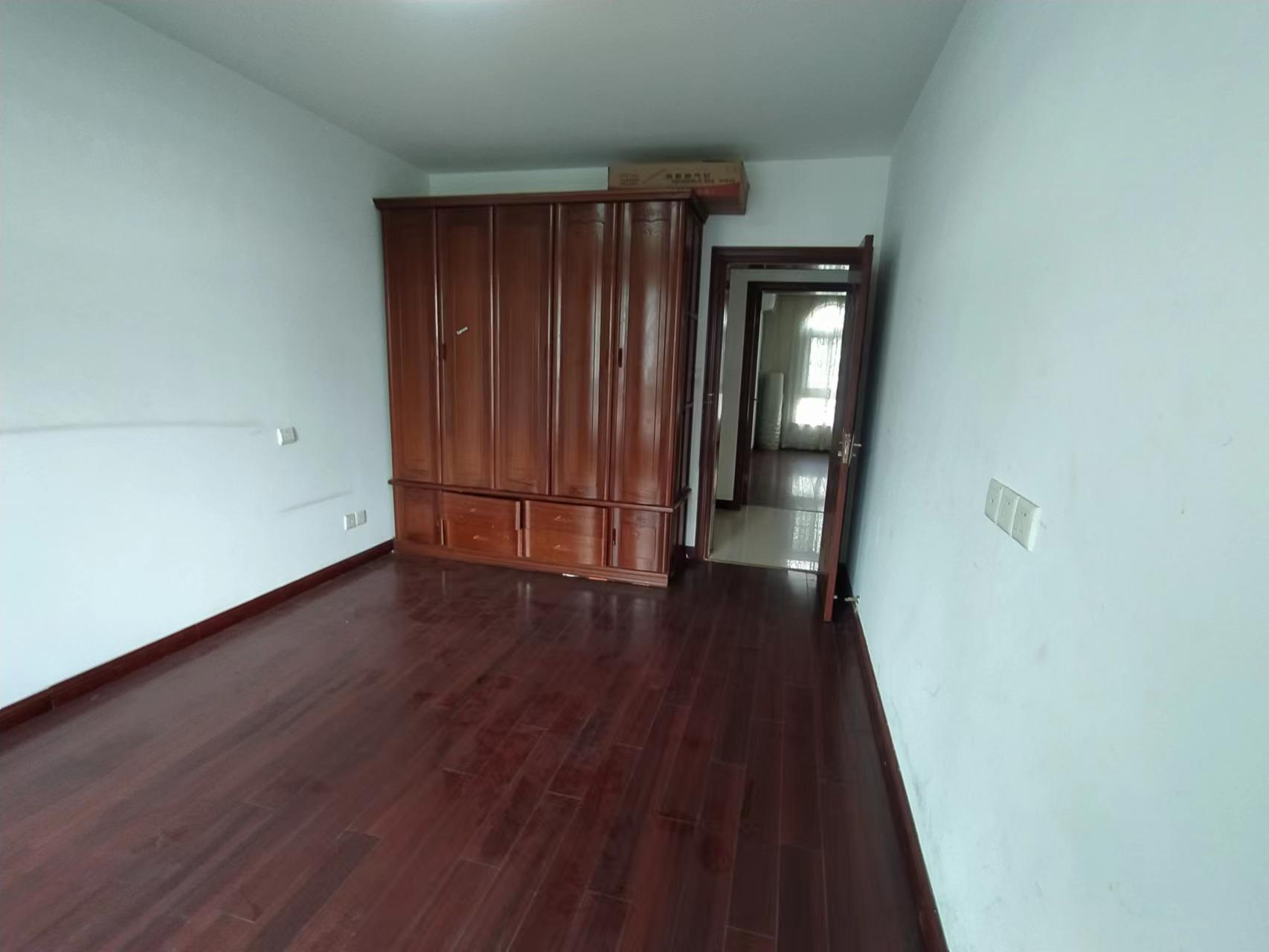 高迪晶城 3室2厅2卫 158m&sup2;