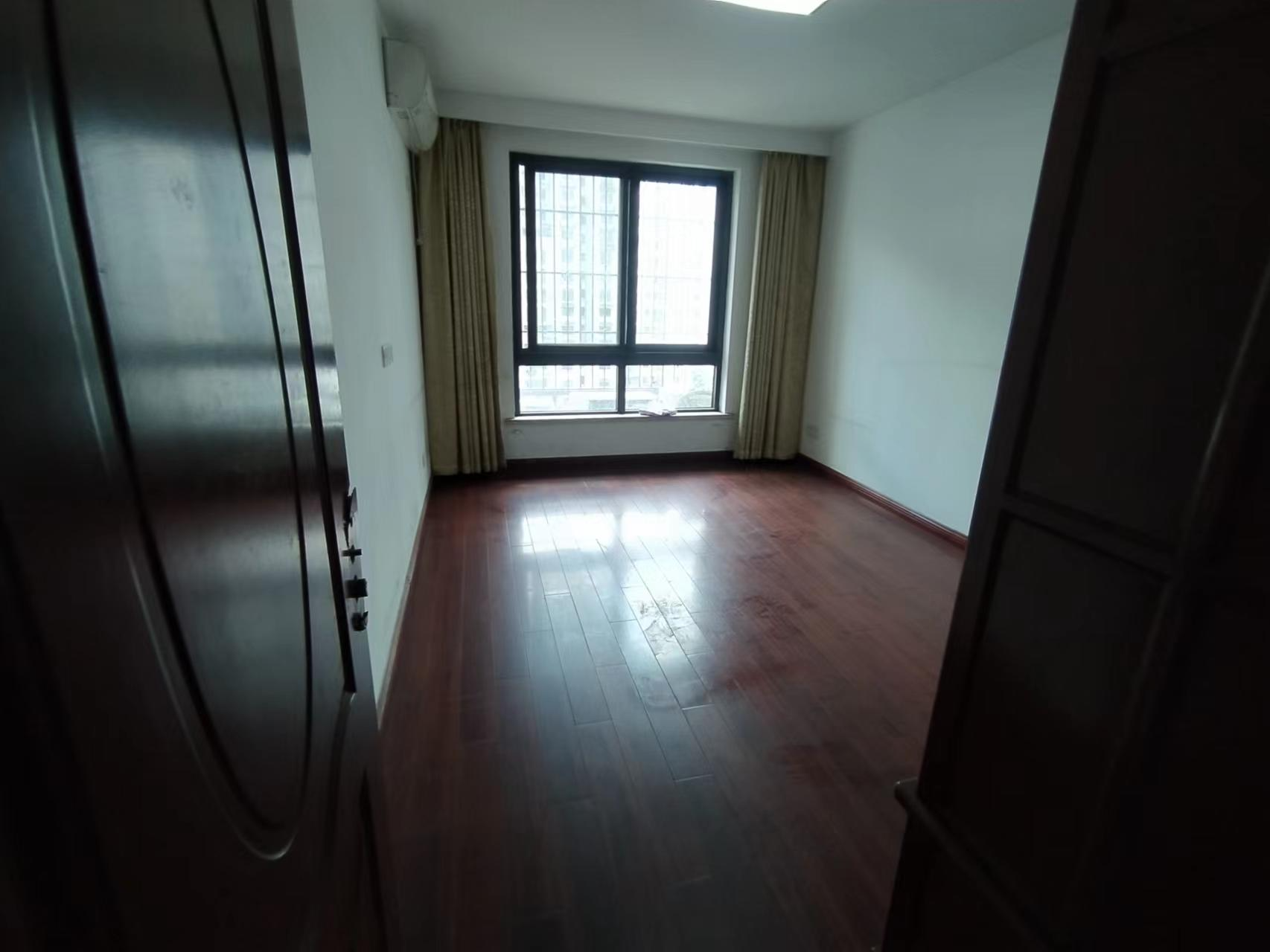 高迪晶城 3室2厅2卫 158m&sup2;