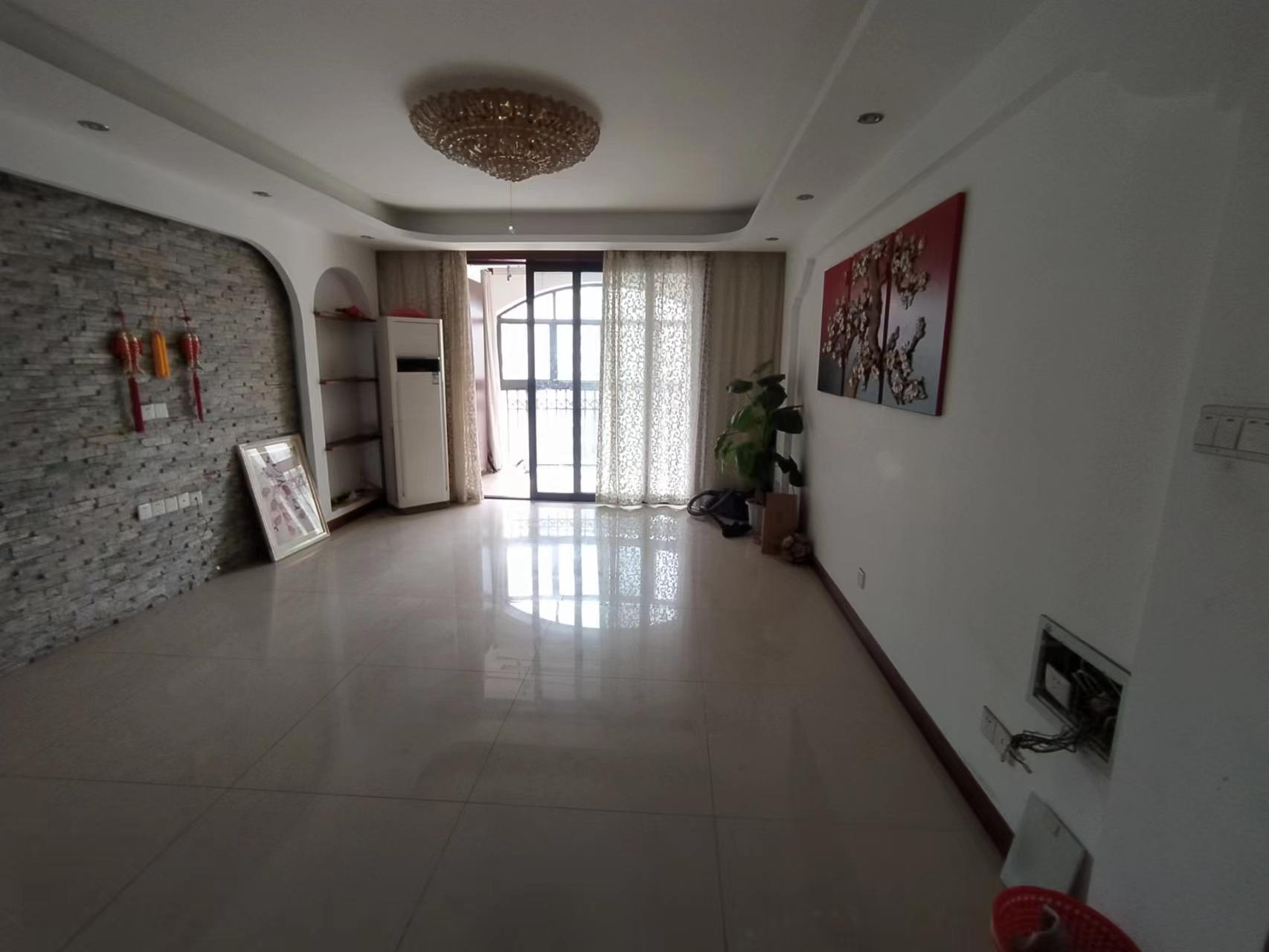 高迪晶城 3室2厅2卫 158m&sup2;