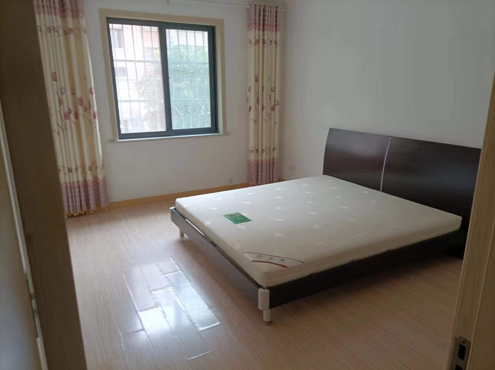 星嘉花园 3室2厅2卫 137m&sup2;