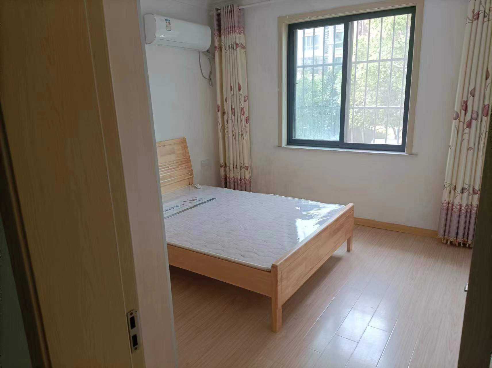 星嘉花园 3室2厅2卫 137m&sup2;