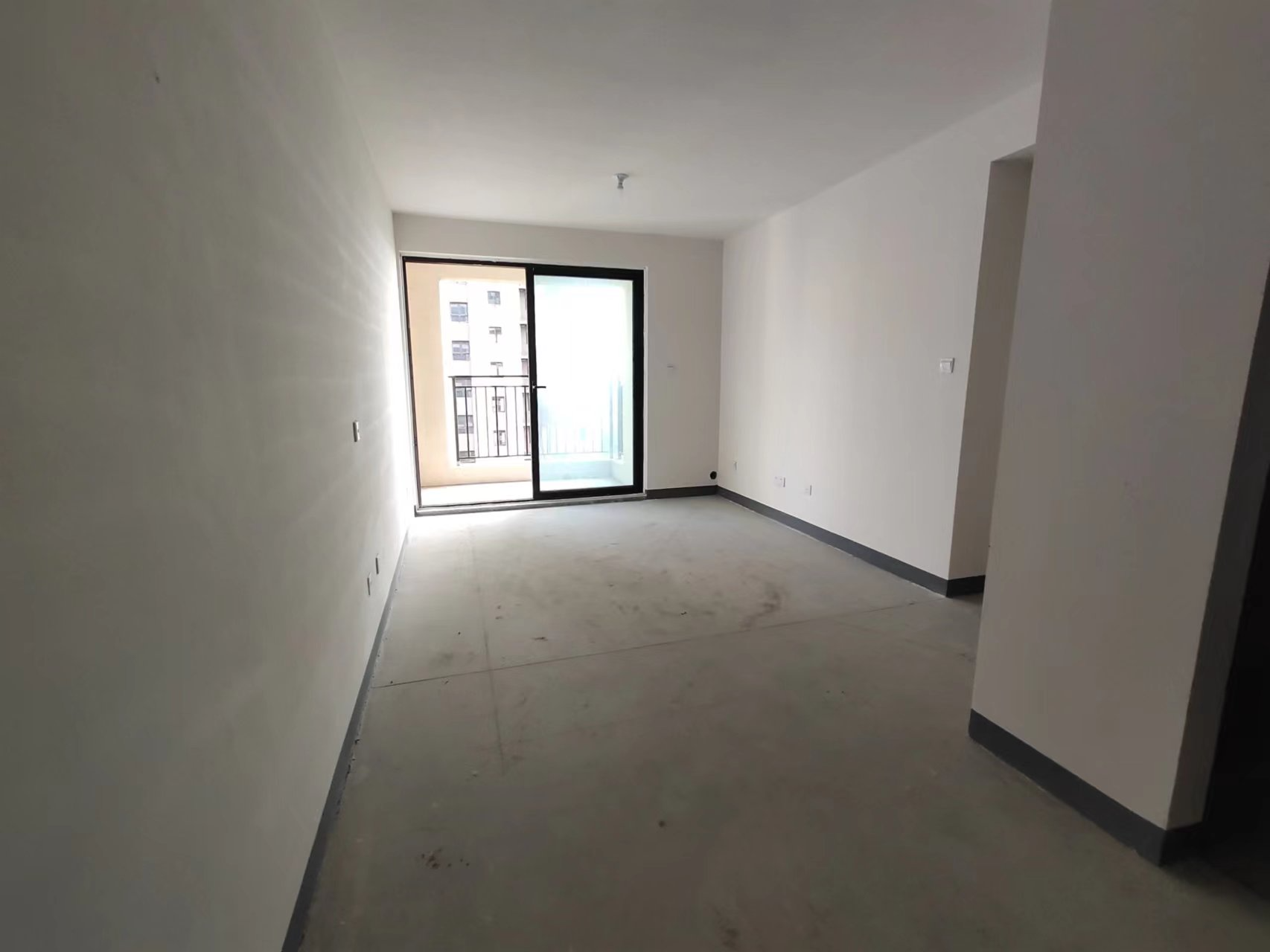 绿地新里城 3室2厅1卫 90m&sup2;