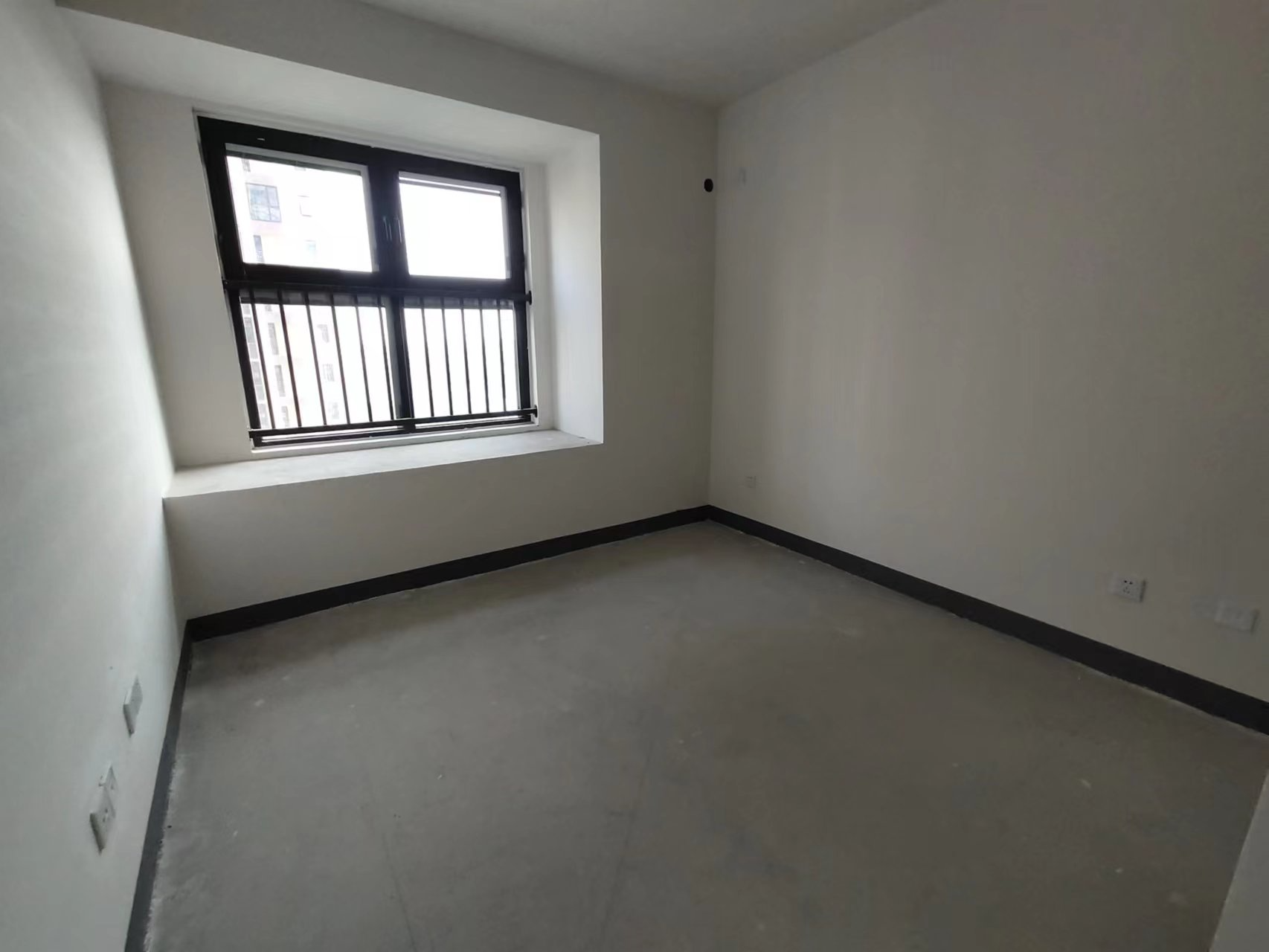 绿地新里城 3室2厅1卫 90m&sup2;