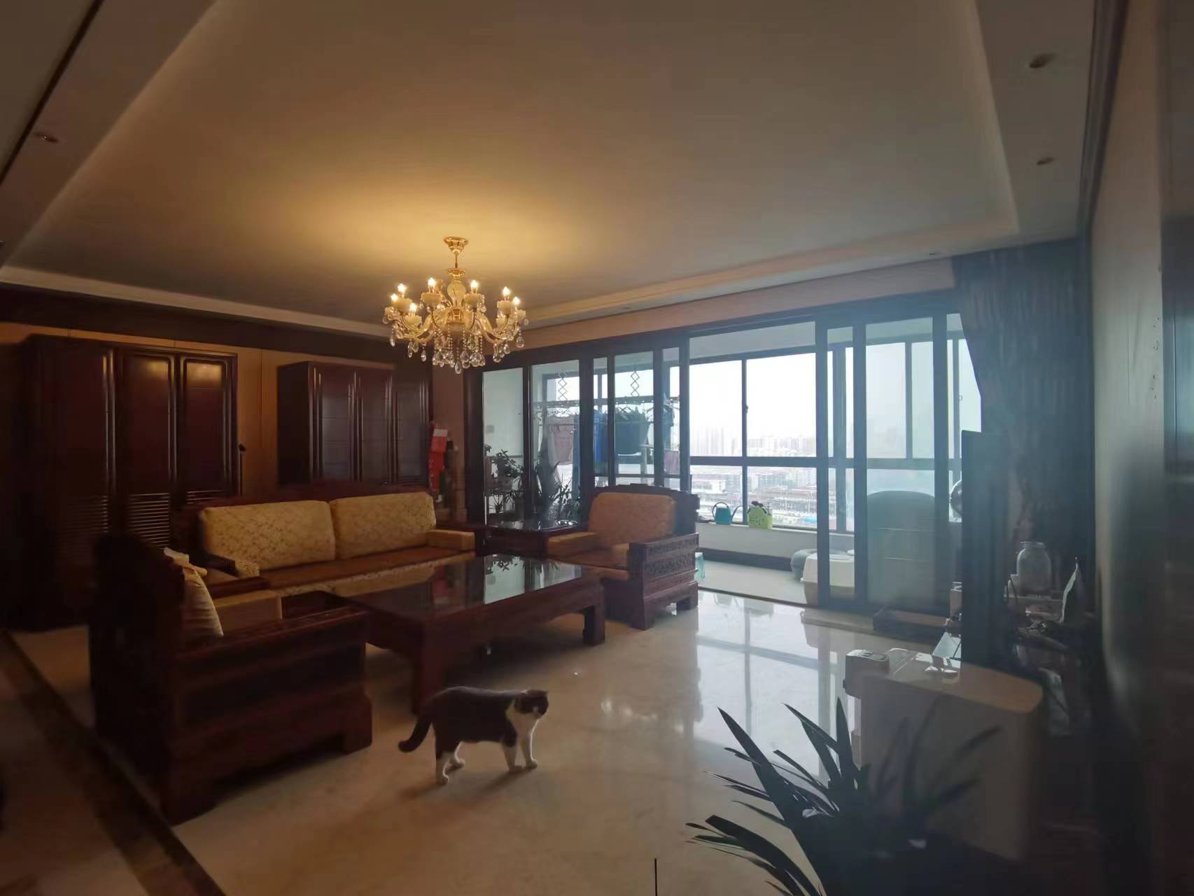 圆融广场公馆 3室2厅2卫 186.00m&sup2;