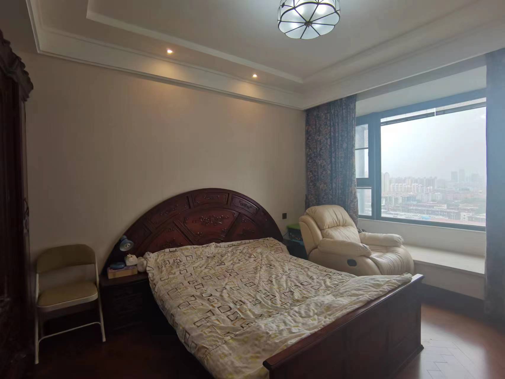 圆融广场公馆 3室2厅2卫 186.00m&sup2;