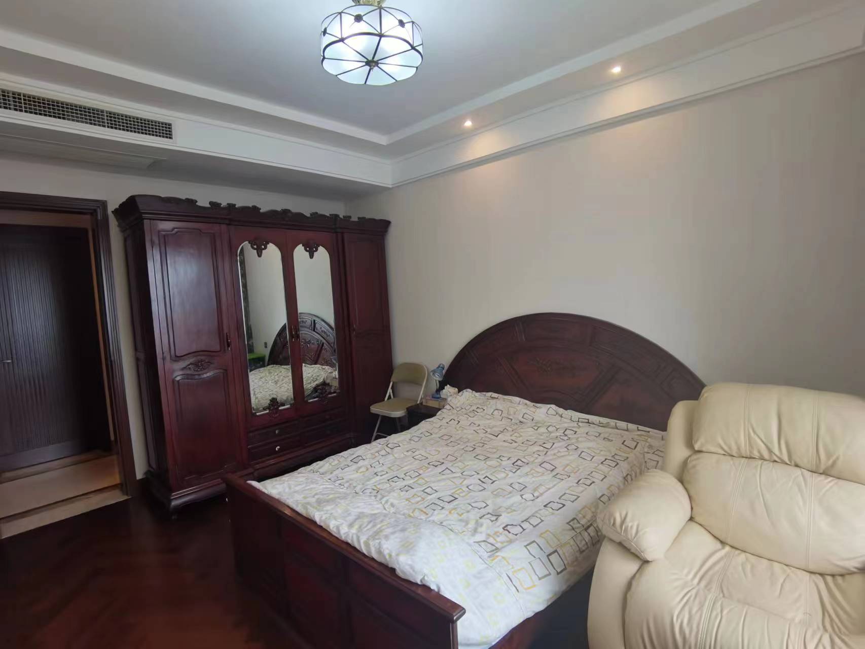 圆融广场公馆 3室2厅2卫 186.00m&sup2;