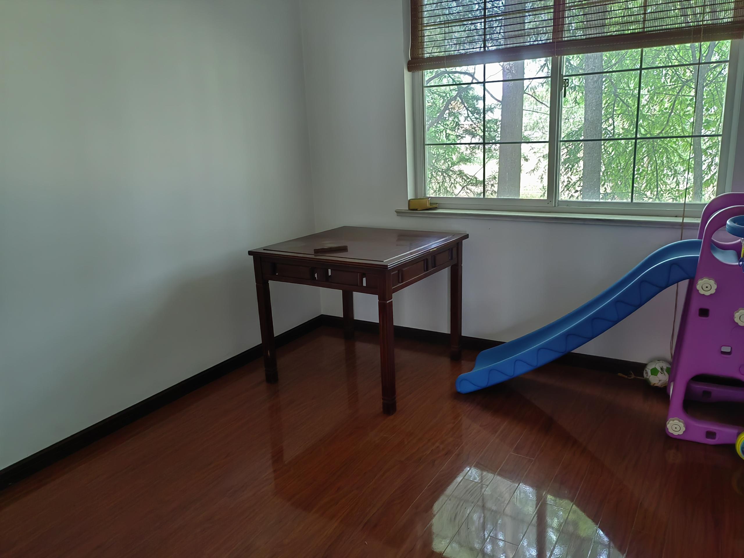 东郊庄园 5室2厅3卫 390m&sup2;