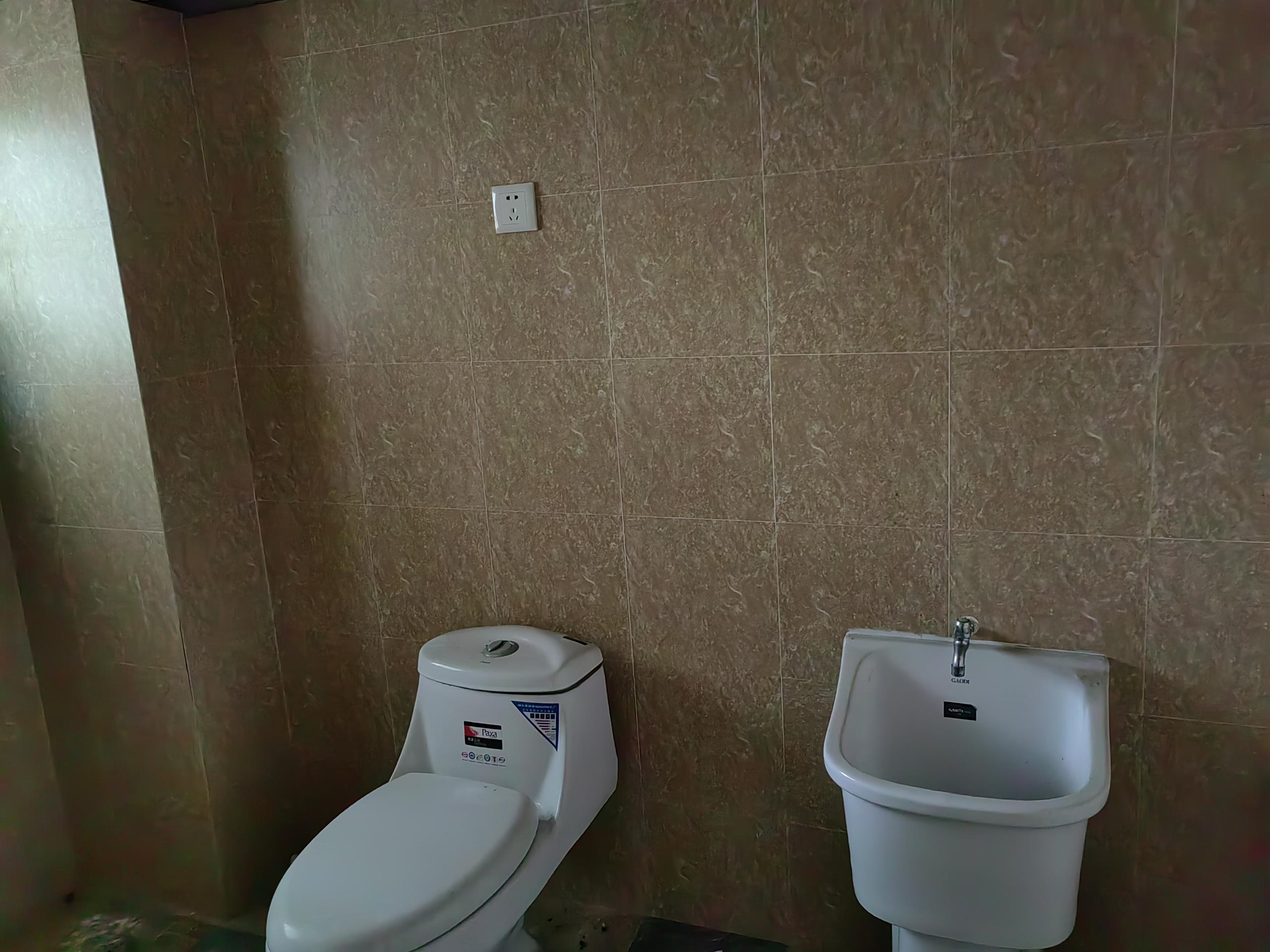 东郊庄园 5室2厅3卫 390m&sup2;
