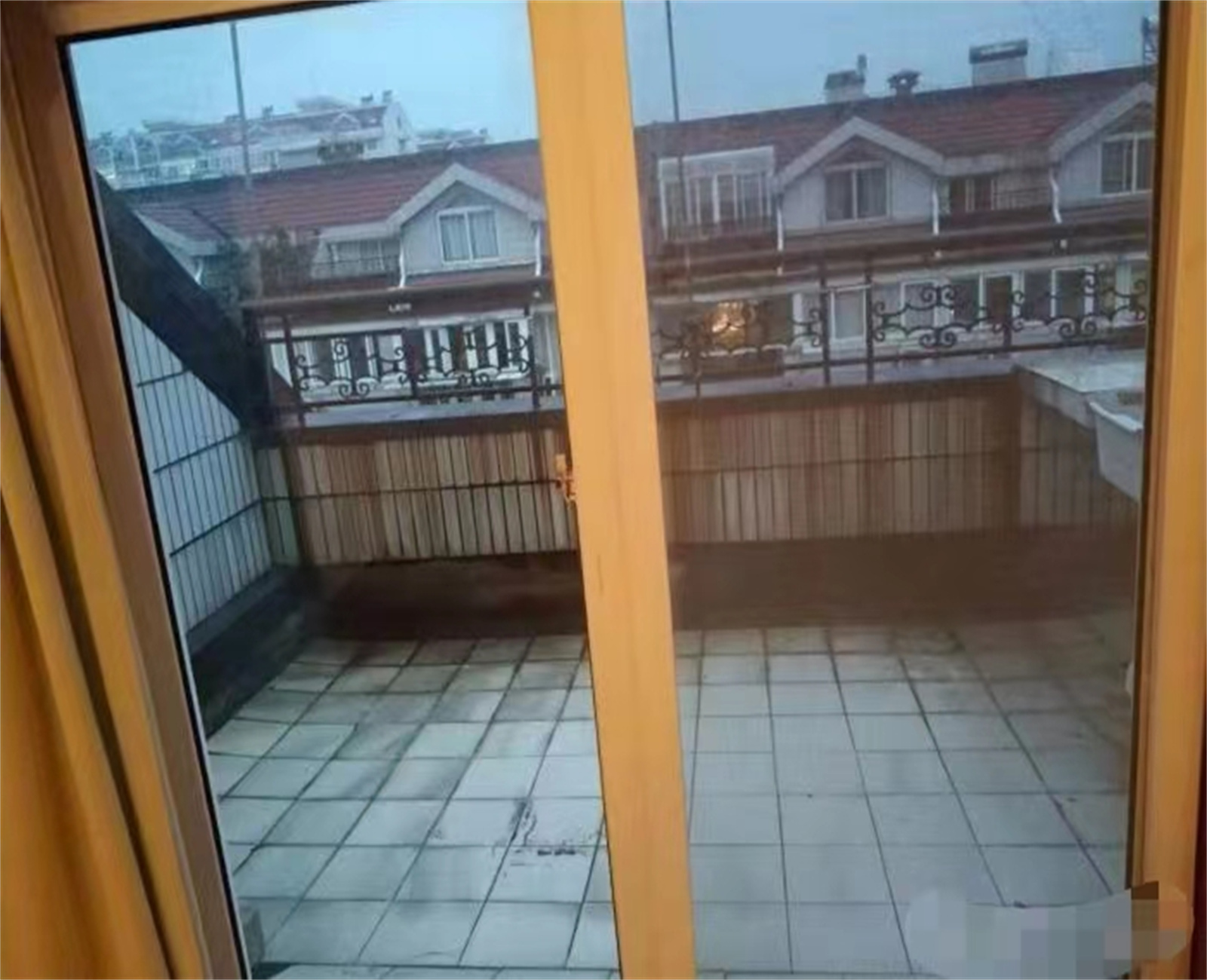 朝晖花园 3室2厅1卫 100m&sup2;