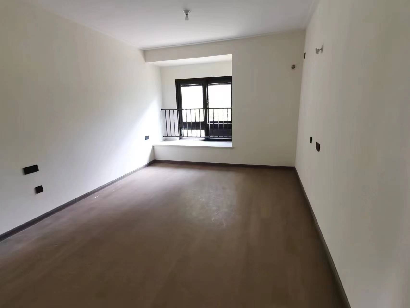 湖山源著 3室2厅1卫 100.00m&sup2;
