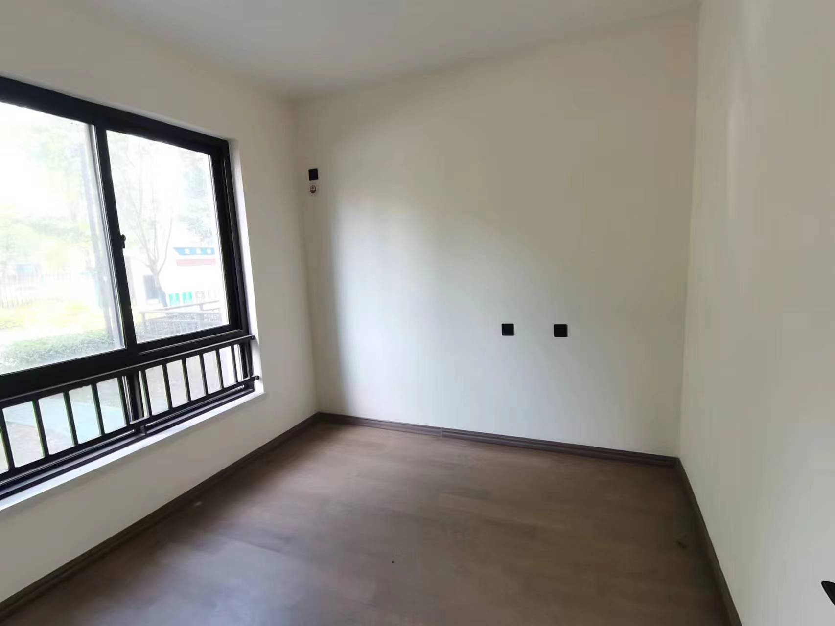 湖山源著 3室2厅1卫 100.00m&sup2;