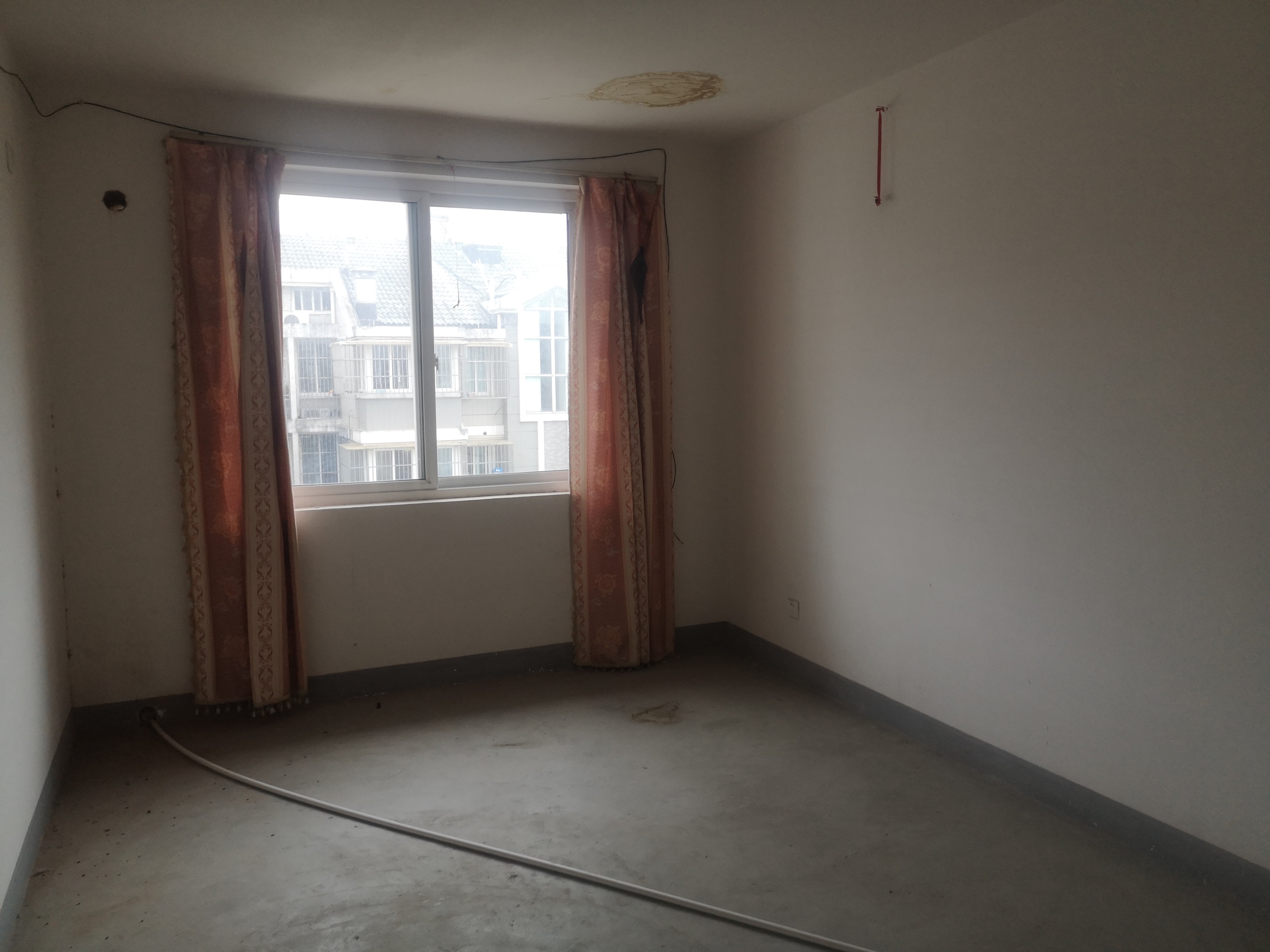 新港花苑西区 3室2厅2卫 132.00m&sup2;