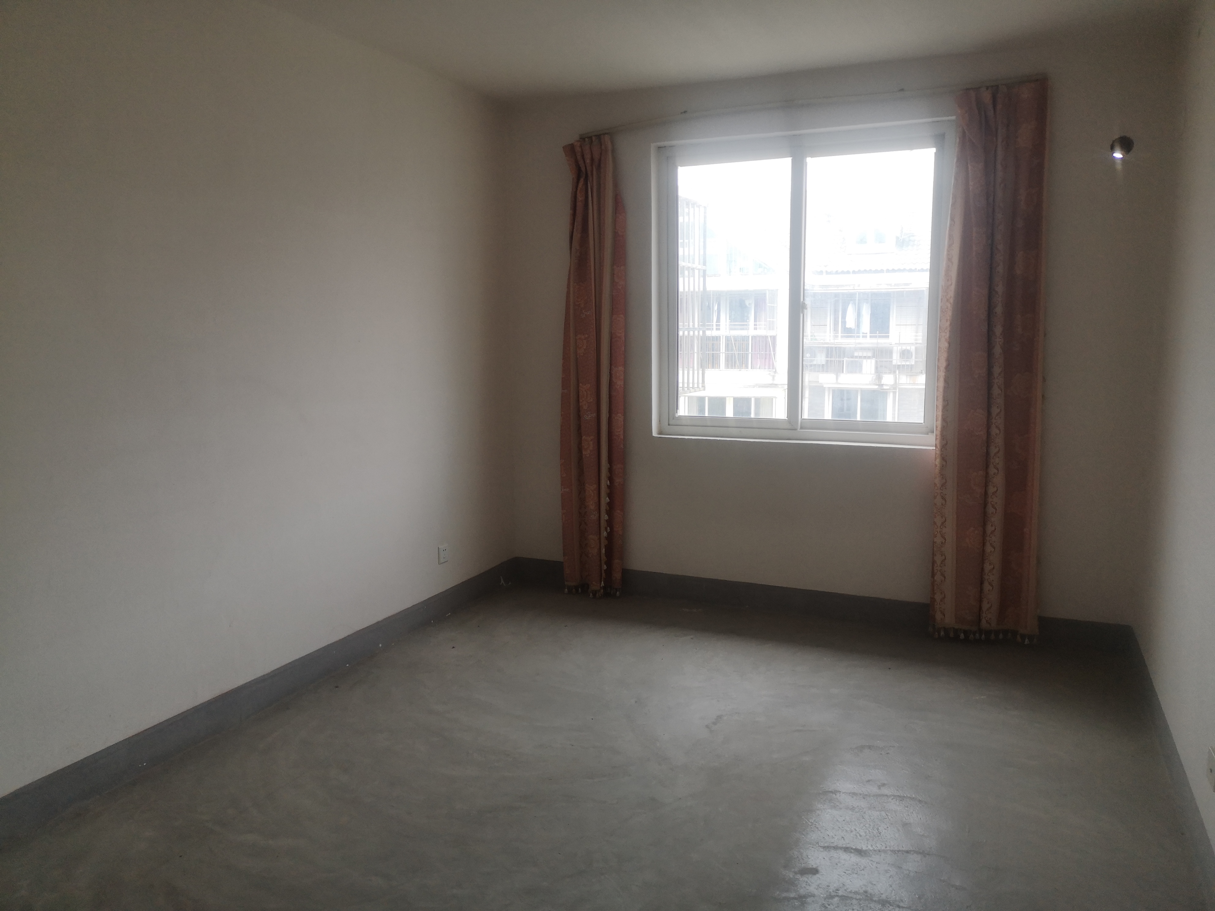新港花苑西区 3室2厅2卫 132.00m&sup2;