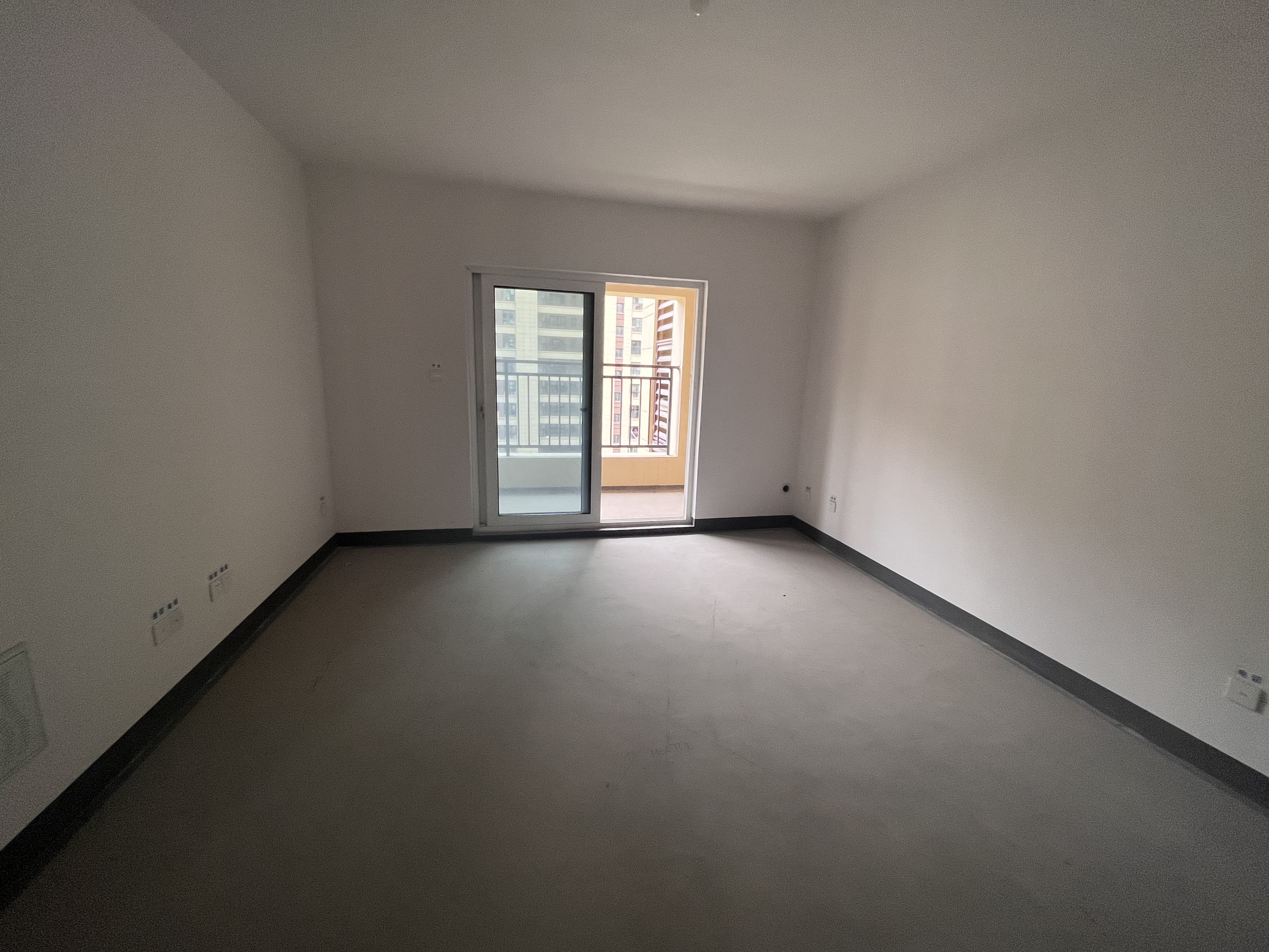 世茂新界 4室2厅2卫 138m²