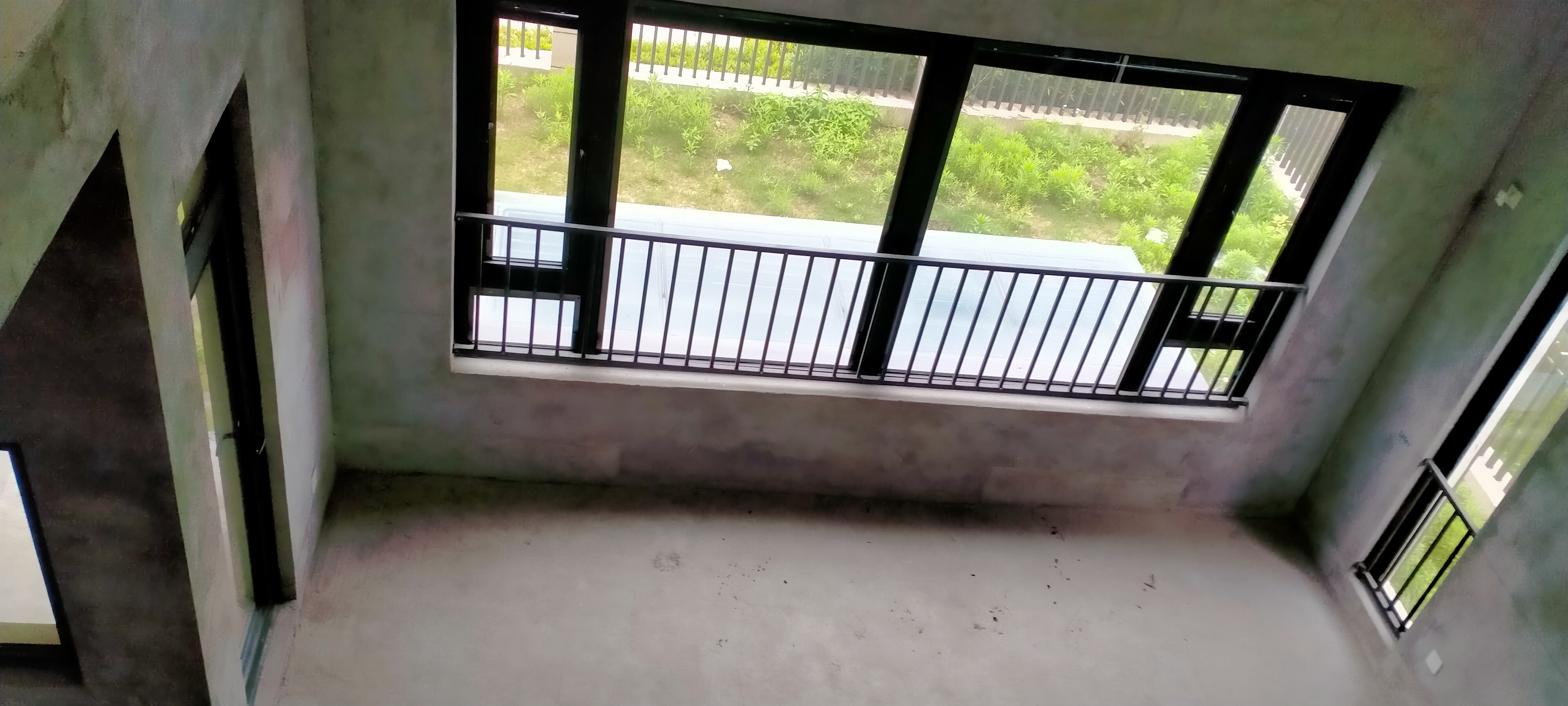 湖山源著 4室2厅3卫 241.30m²