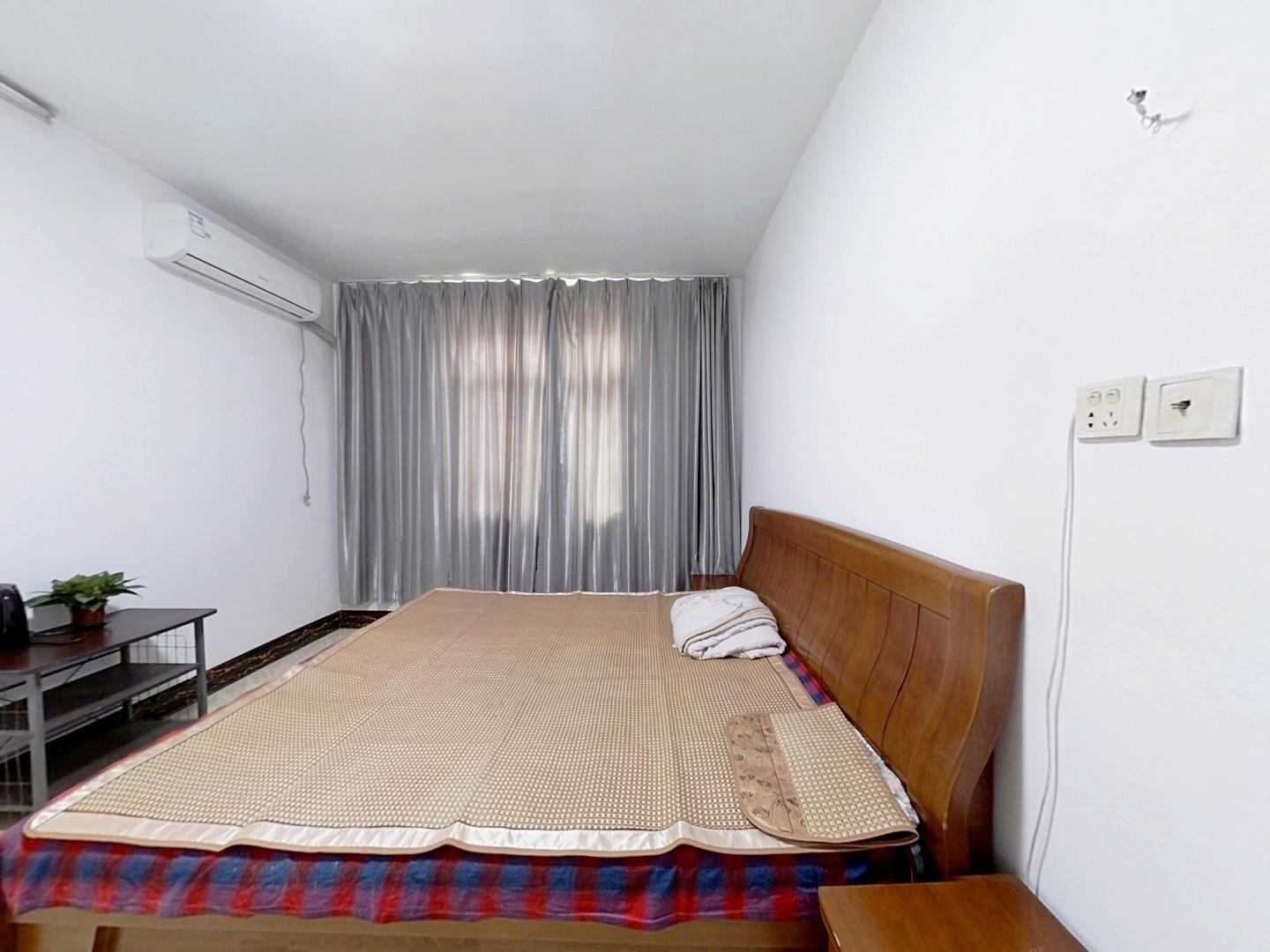 新华二村 1室1厅1卫 55m&sup2;